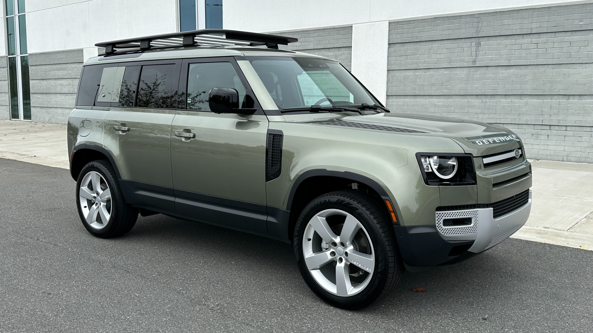 Used 2023 Land Rover Defender 110 STANDARD / ROOF RACK / UPGRADED WHEELS / CLOTH INTERIOR / 4WD for sale Sold at Formula Imports in Charlotte NC 28227 5