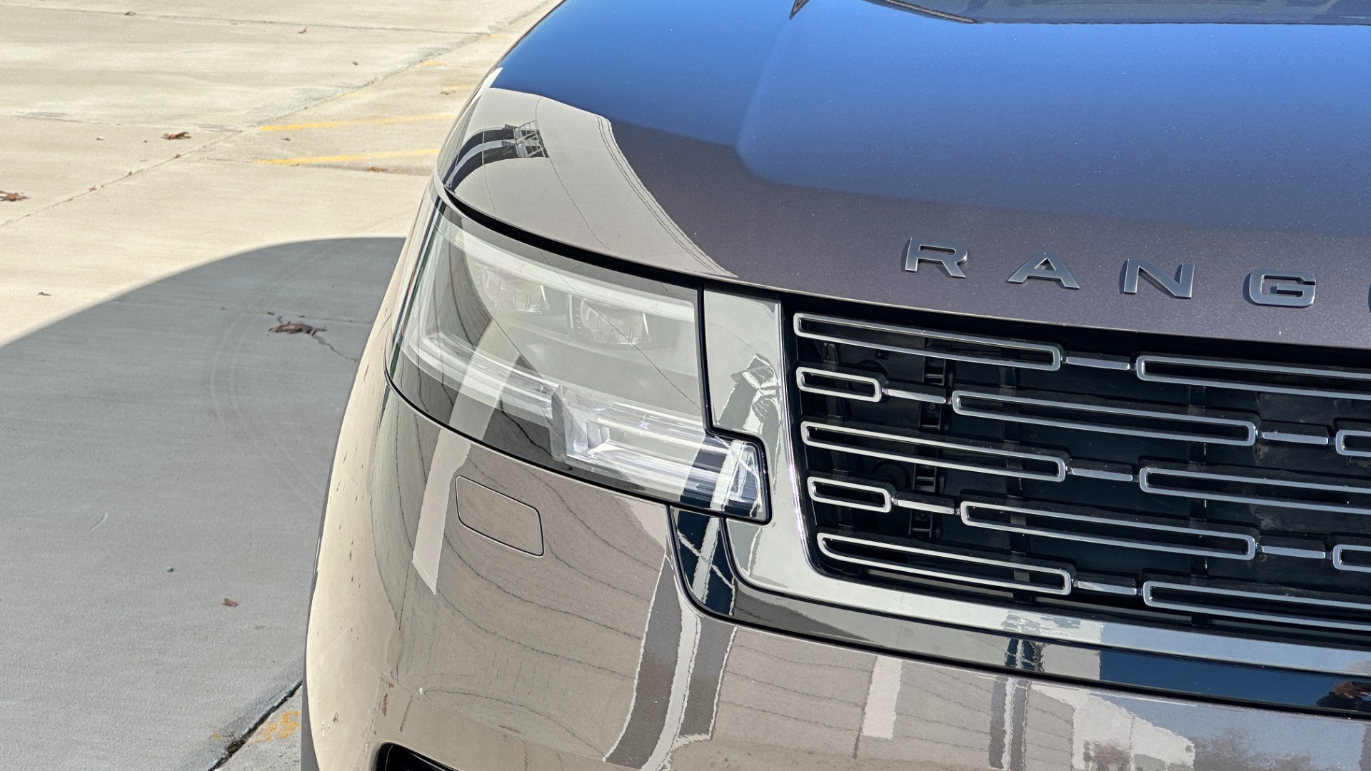 Used 2023 Land Rover Range Rover SE / 22IN DIAMOND WHEELS / SHADOW EXTERIOR / CHARENTE GREY / BLACK ROOF for sale Sold at Formula Imports in Charlotte NC 28227 10