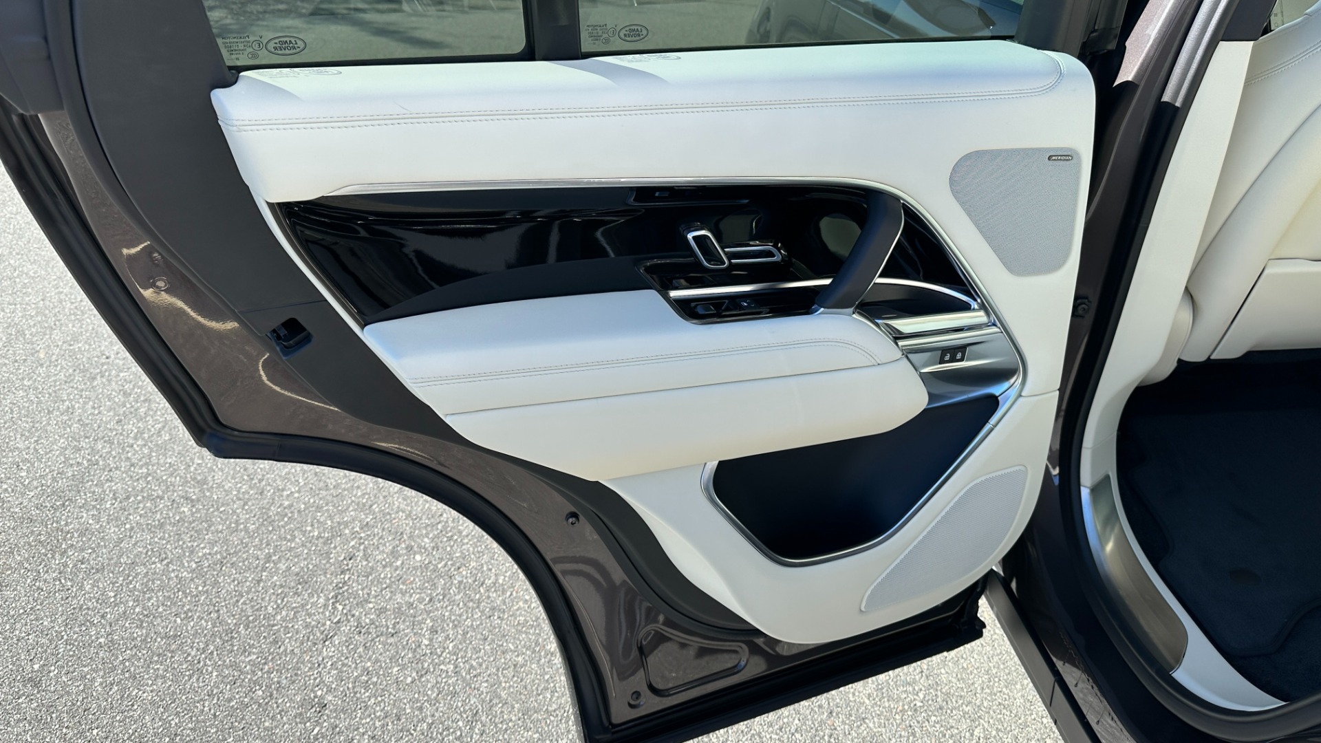 Used 2023 Land Rover Range Rover SE / 22IN DIAMOND WHEELS / SHADOW EXTERIOR / CHARENTE GREY / BLACK ROOF for sale Sold at Formula Imports in Charlotte NC 28227 29