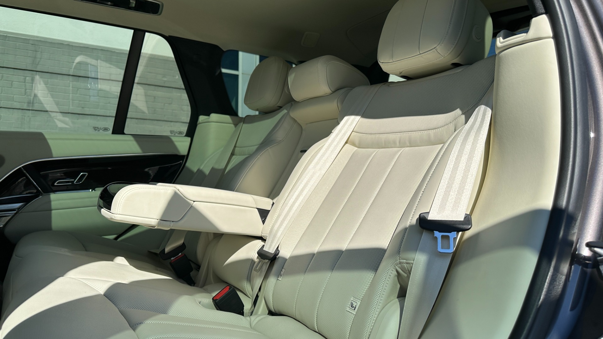 Used 2023 Land Rover Range Rover SE / 22IN DIAMOND WHEELS / SHADOW EXTERIOR / CHARENTE GREY / BLACK ROOF for sale Sold at Formula Imports in Charlotte NC 28227 31