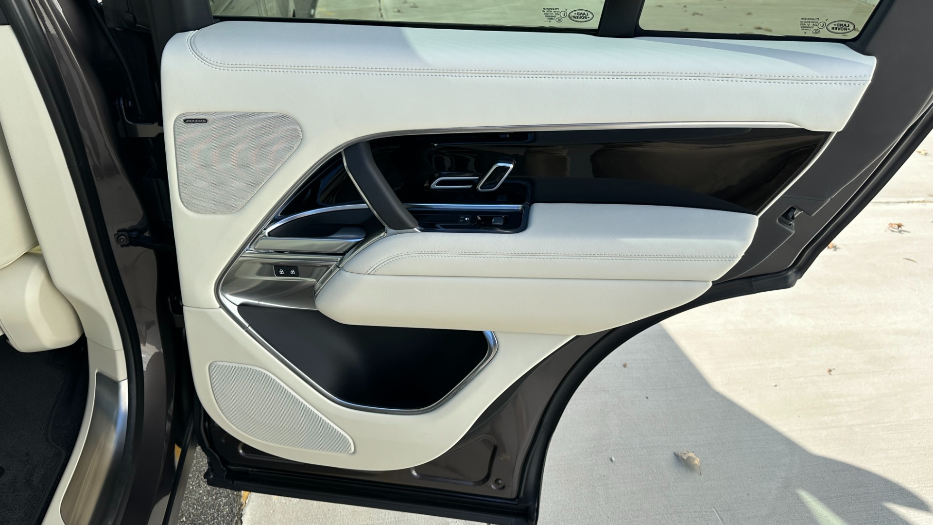 Used 2023 Land Rover Range Rover SE / 22IN DIAMOND WHEELS / SHADOW EXTERIOR / CHARENTE GREY / BLACK ROOF for sale Sold at Formula Imports in Charlotte NC 28227 35