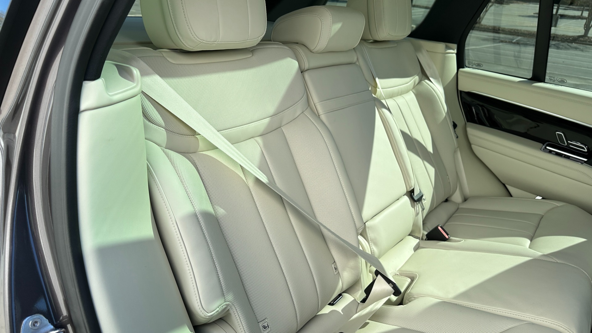 Used 2023 Land Rover Range Rover SE / 22IN DIAMOND WHEELS / SHADOW EXTERIOR / CHARENTE GREY / BLACK ROOF for sale Sold at Formula Imports in Charlotte NC 28227 37