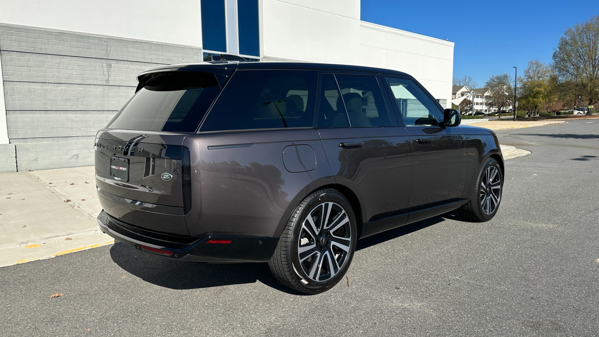 Used 2023 Land Rover Range Rover SE / 22IN DIAMOND WHEELS / SHADOW EXTERIOR / CHARENTE GREY / BLACK ROOF for sale Sold at Formula Imports in Charlotte NC 28227 4