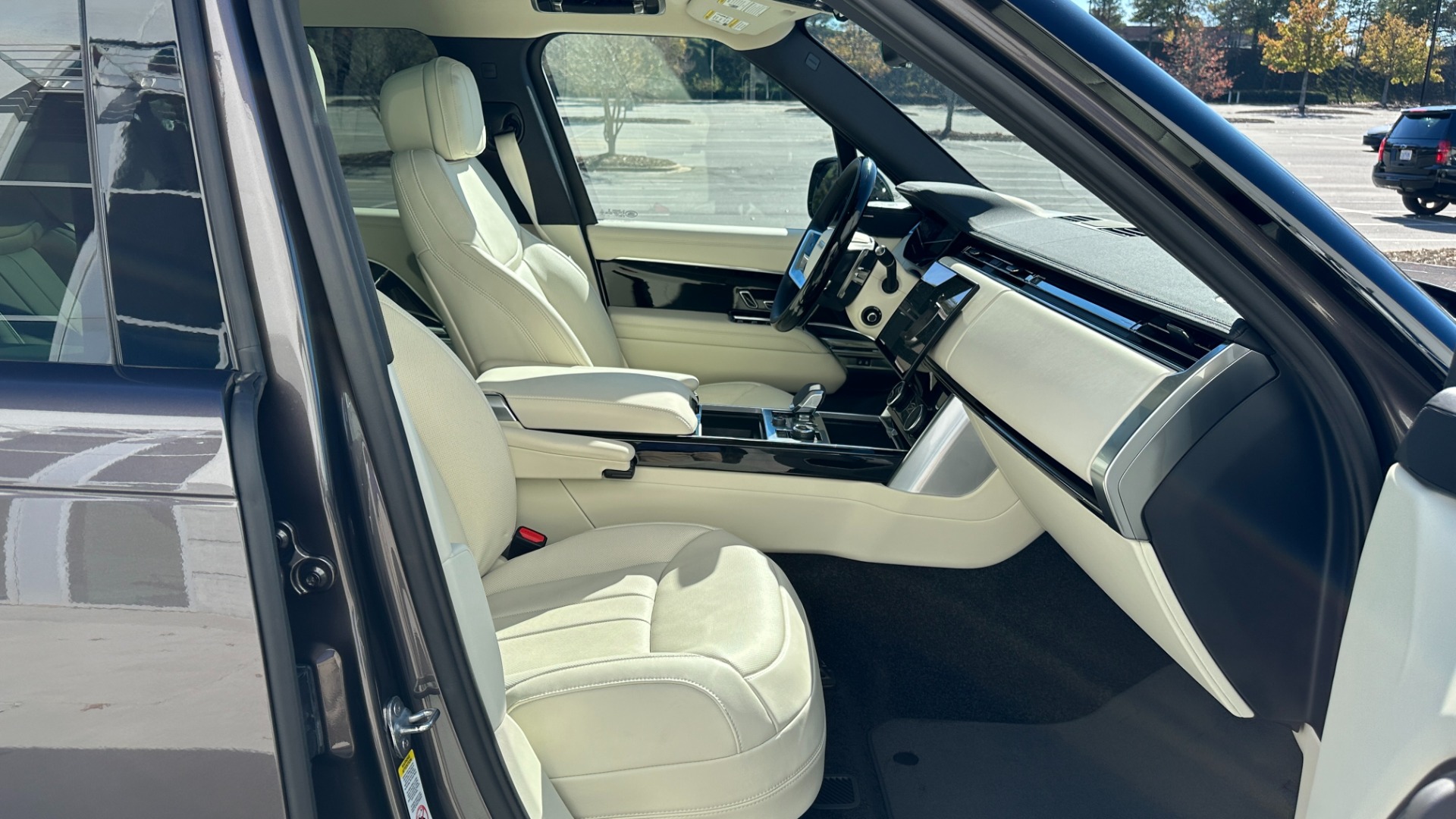 Used 2023 Land Rover Range Rover SE / 22IN DIAMOND WHEELS / SHADOW EXTERIOR / CHARENTE GREY / BLACK ROOF for sale Sold at Formula Imports in Charlotte NC 28227 40