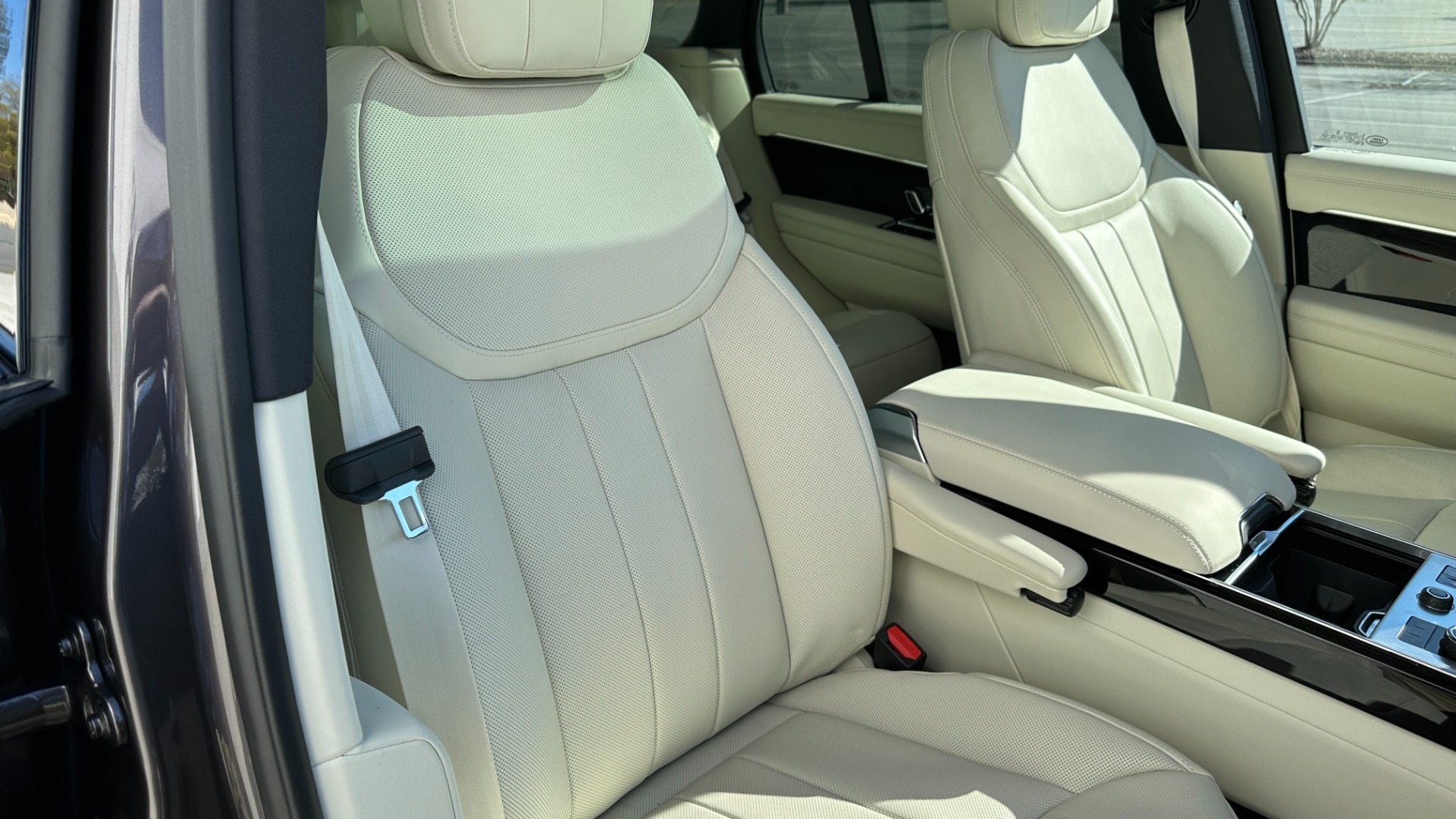 Used 2023 Land Rover Range Rover SE / 22IN DIAMOND WHEELS / SHADOW EXTERIOR / CHARENTE GREY / BLACK ROOF for sale Sold at Formula Imports in Charlotte NC 28227 41