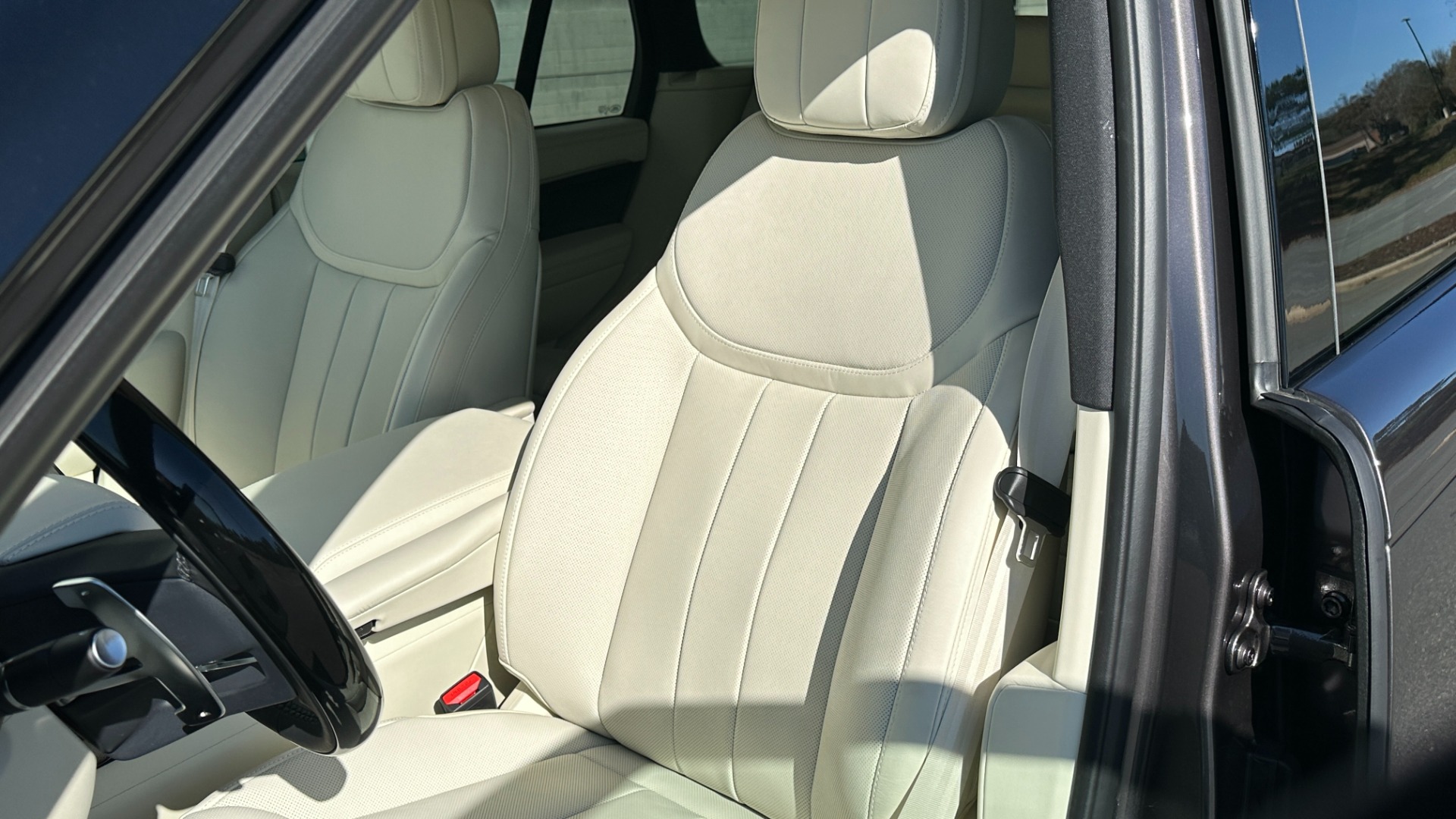 Used 2023 Land Rover Range Rover SE / 22IN DIAMOND WHEELS / SHADOW EXTERIOR / CHARENTE GREY / BLACK ROOF for sale Sold at Formula Imports in Charlotte NC 28227 45