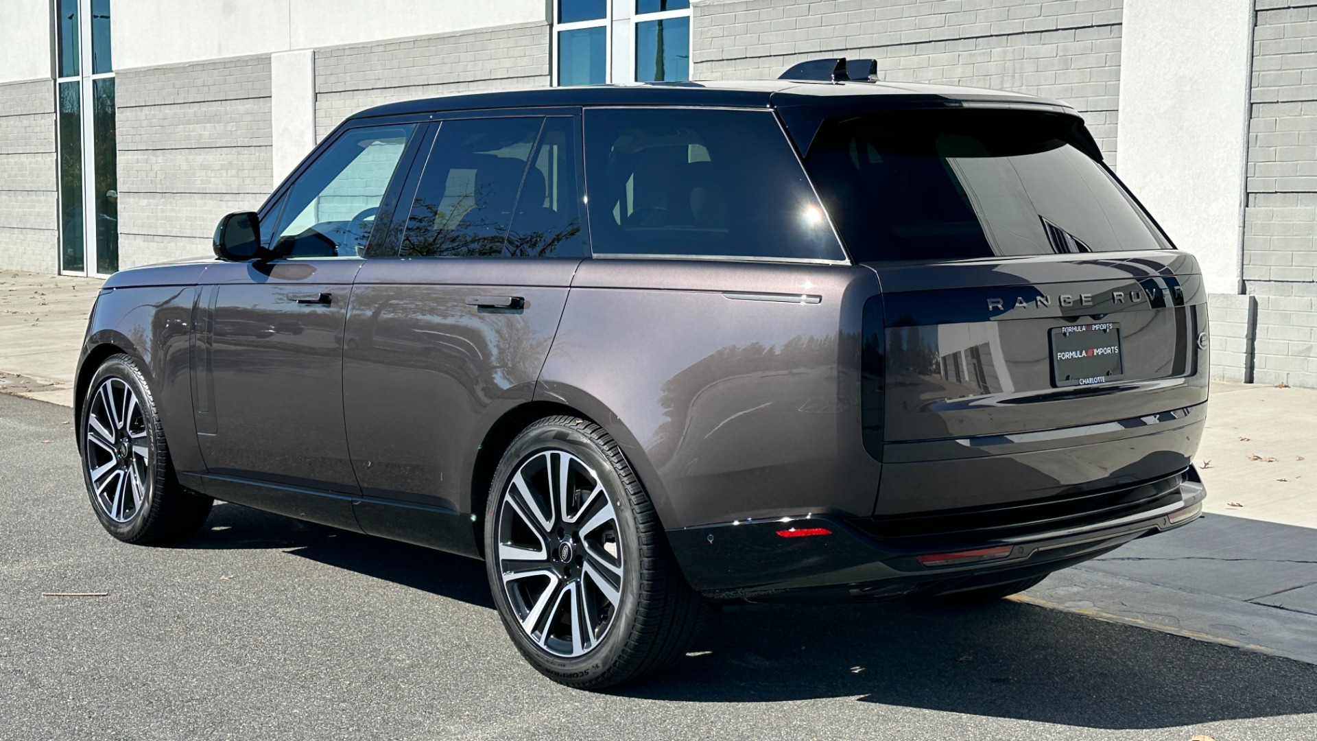 Used 2023 Land Rover Range Rover SE / 22IN DIAMOND WHEELS / SHADOW EXTERIOR / CHARENTE GREY / BLACK ROOF for sale Sold at Formula Imports in Charlotte NC 28227 7