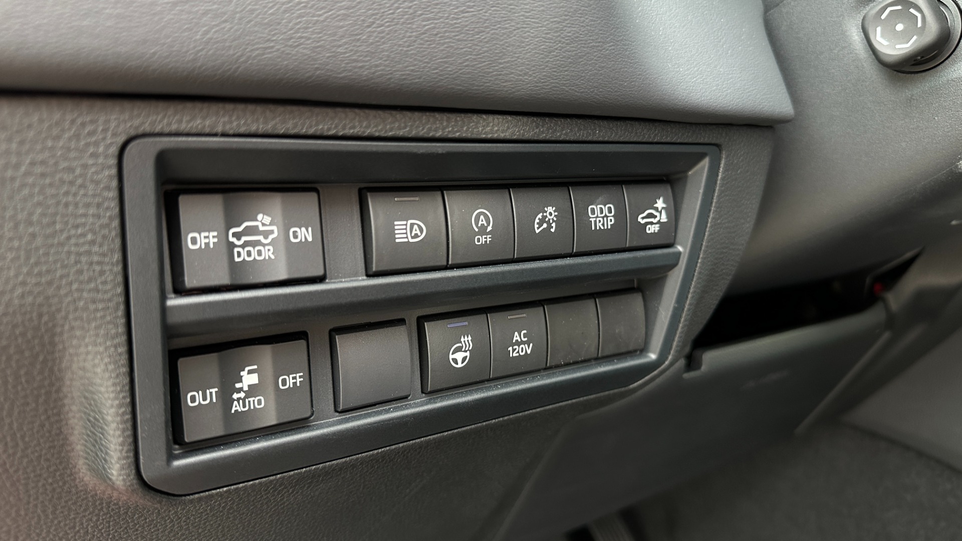 Used 2022 Toyota Tundra 2WD PLATINUM / ADVANCED / POWER RUNNING BOARDS / LEATHER / PAINT PROTECTION for sale $62,995 at Formula Imports in Charlotte NC 28227 12