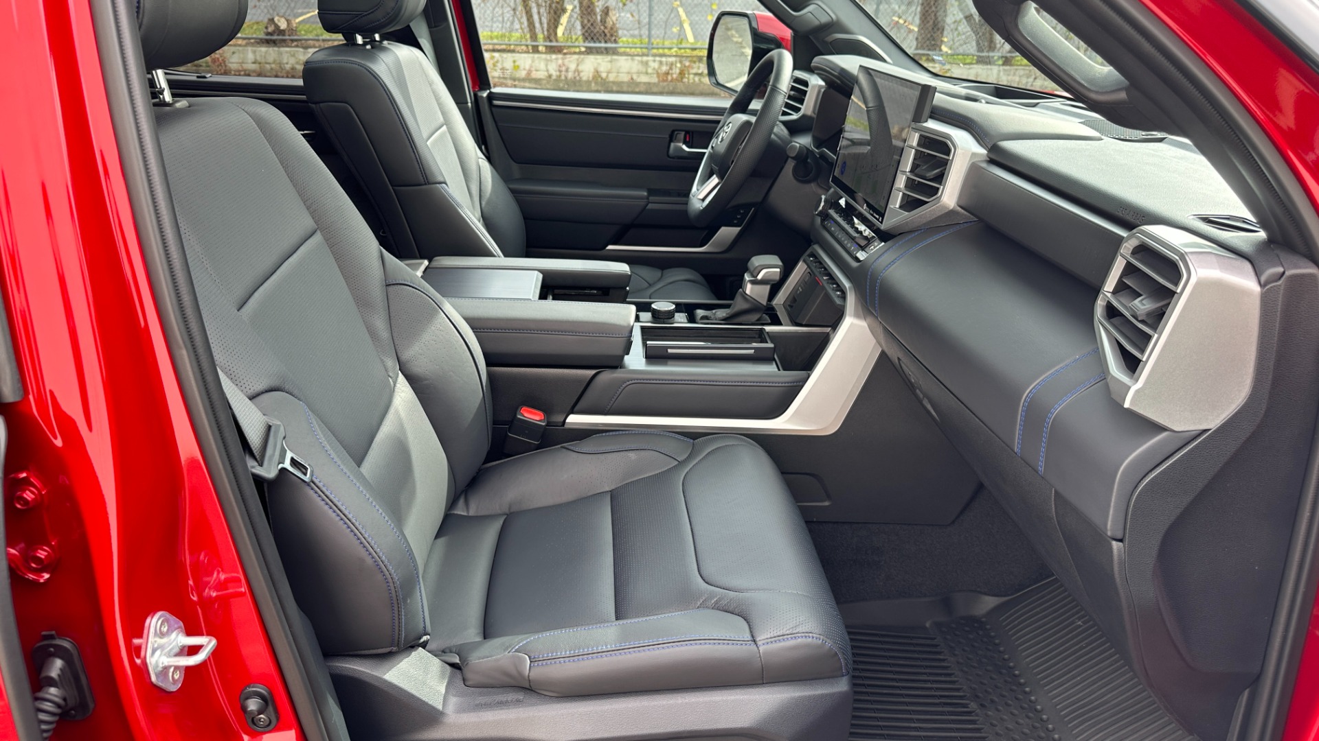 Used 2022 Toyota Tundra 2WD PLATINUM / ADVANCED / POWER RUNNING BOARDS / LEATHER / PAINT PROTECTION for sale $62,995 at Formula Imports in Charlotte NC 28227 32