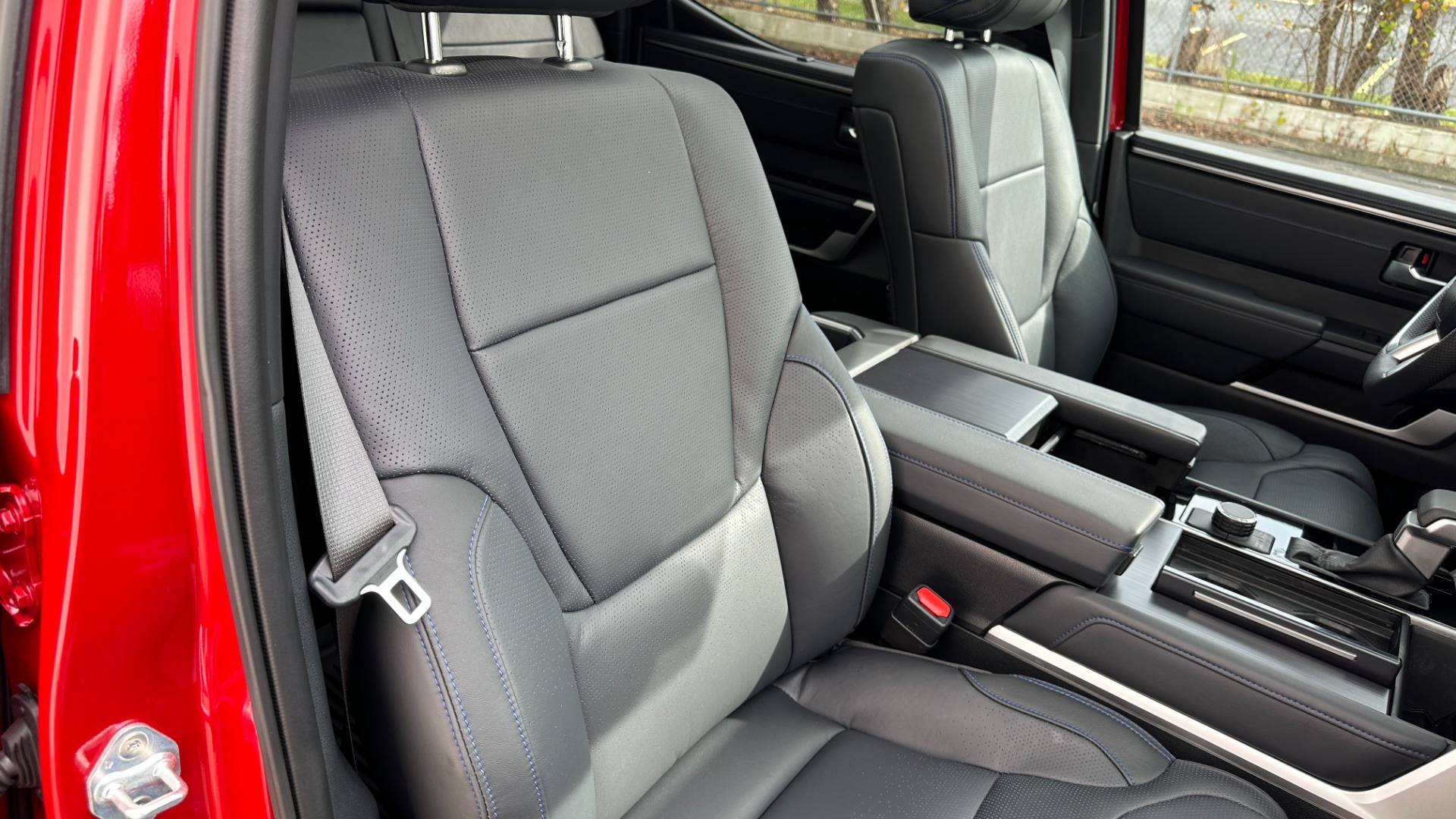 Used 2022 Toyota Tundra 2WD PLATINUM / ADVANCED / POWER RUNNING BOARDS / LEATHER / PAINT PROTECTION for sale $62,995 at Formula Imports in Charlotte NC 28227 33