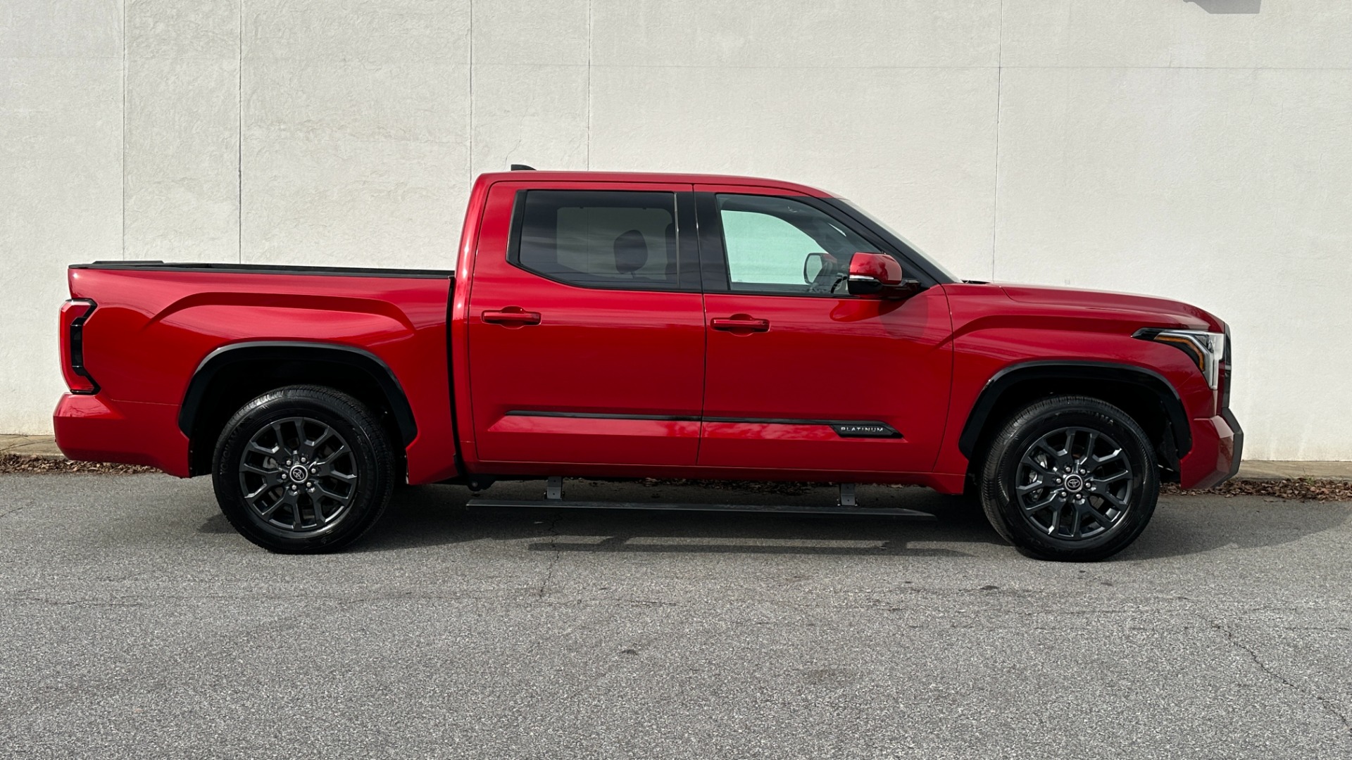 Used 2022 Toyota Tundra 2WD PLATINUM / ADVANCED / POWER RUNNING BOARDS / LEATHER / PAINT PROTECTION for sale $62,995 at Formula Imports in Charlotte NC 28227 6