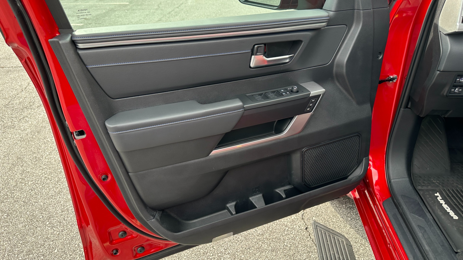 Used 2022 Toyota Tundra 2WD PLATINUM / ADVANCED / POWER RUNNING BOARDS / LEATHER / PAINT PROTECTION for sale $62,995 at Formula Imports in Charlotte NC 28227 9