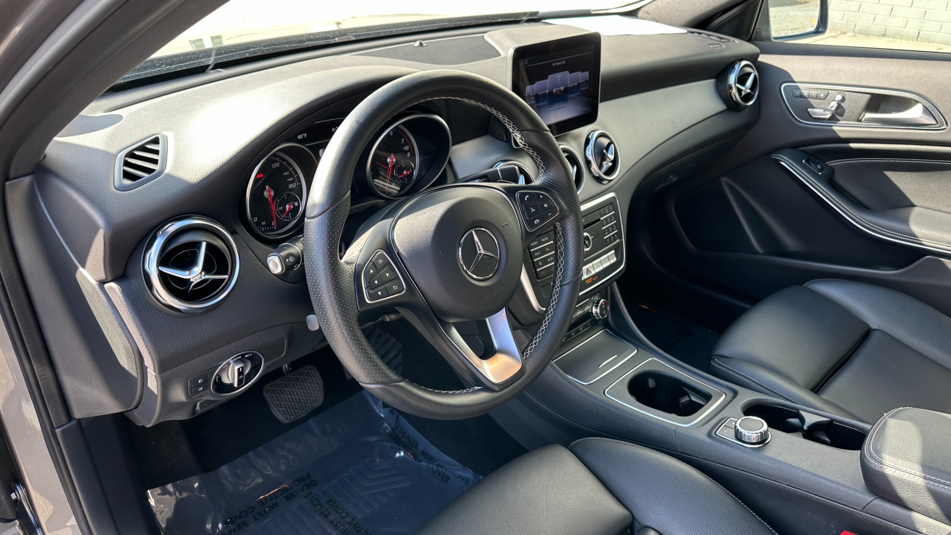 Used 2018 Mercedes-Benz GLA GLA 250 / PANORAMIC SUNROOF / BLIND SPOT ASSIST / HEATED FRONT SEATS for sale $27,999 at Formula Imports in Charlotte NC 28227 11