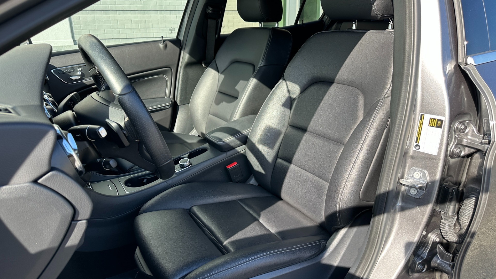 Used 2018 Mercedes-Benz GLA GLA 250 / PANORAMIC SUNROOF / BLIND SPOT ASSIST / HEATED FRONT SEATS for sale $27,999 at Formula Imports in Charlotte NC 28227 14