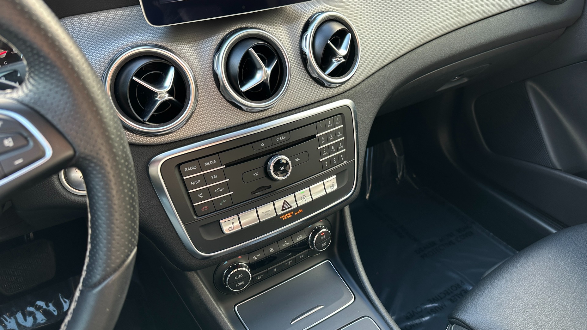 Used 2018 Mercedes-Benz GLA GLA 250 / PANORAMIC SUNROOF / BLIND SPOT ASSIST / HEATED FRONT SEATS for sale $27,999 at Formula Imports in Charlotte NC 28227 18