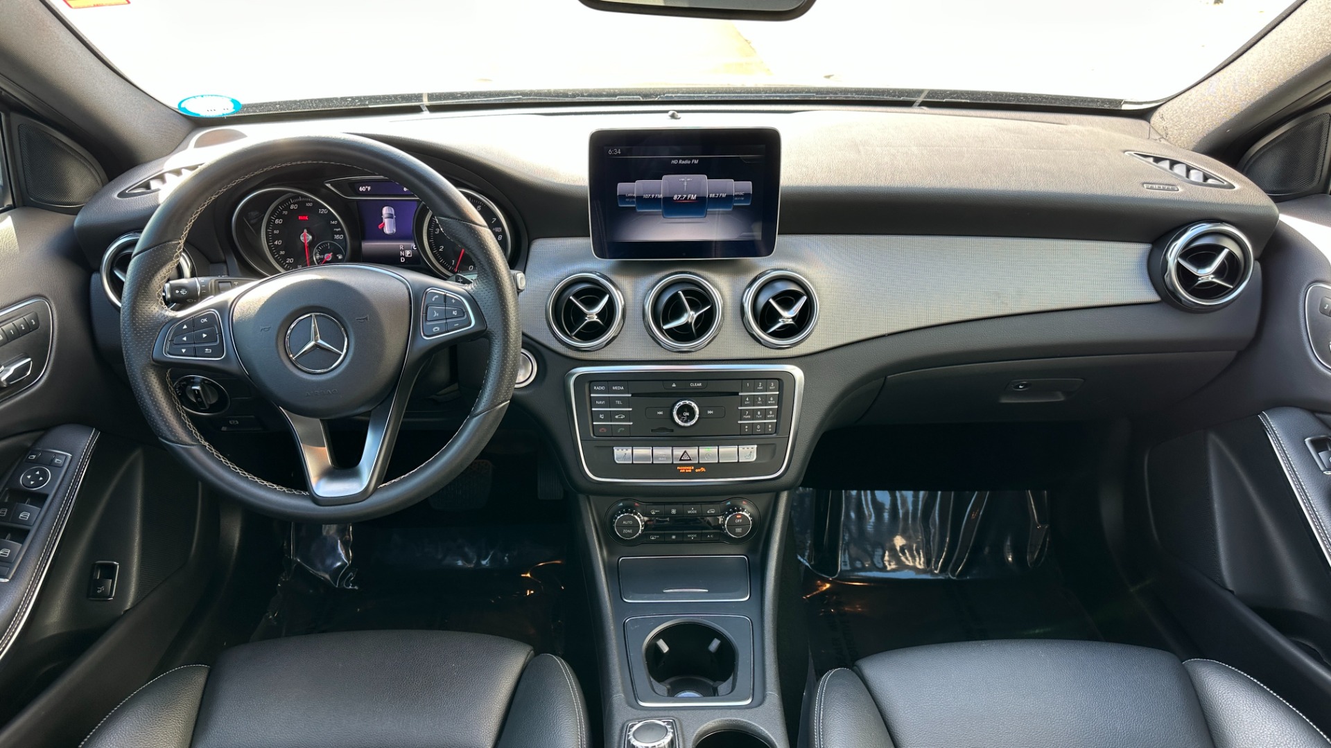 Used 2018 Mercedes-Benz GLA GLA 250 / PANORAMIC SUNROOF / BLIND SPOT ASSIST / HEATED FRONT SEATS for sale $27,999 at Formula Imports in Charlotte NC 28227 24