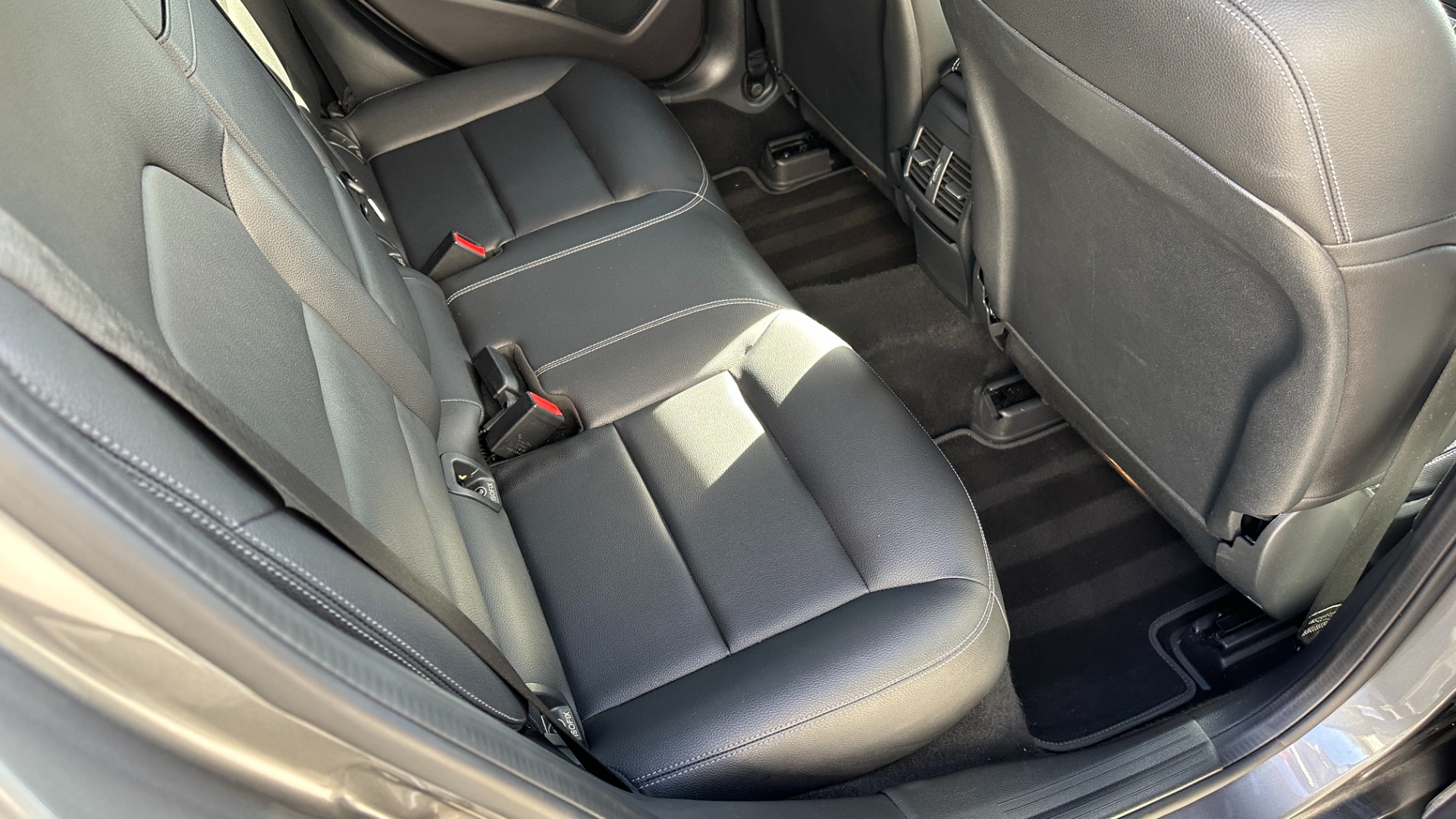 Used 2018 Mercedes-Benz GLA GLA 250 / PANORAMIC SUNROOF / BLIND SPOT ASSIST / HEATED FRONT SEATS for sale $27,999 at Formula Imports in Charlotte NC 28227 26