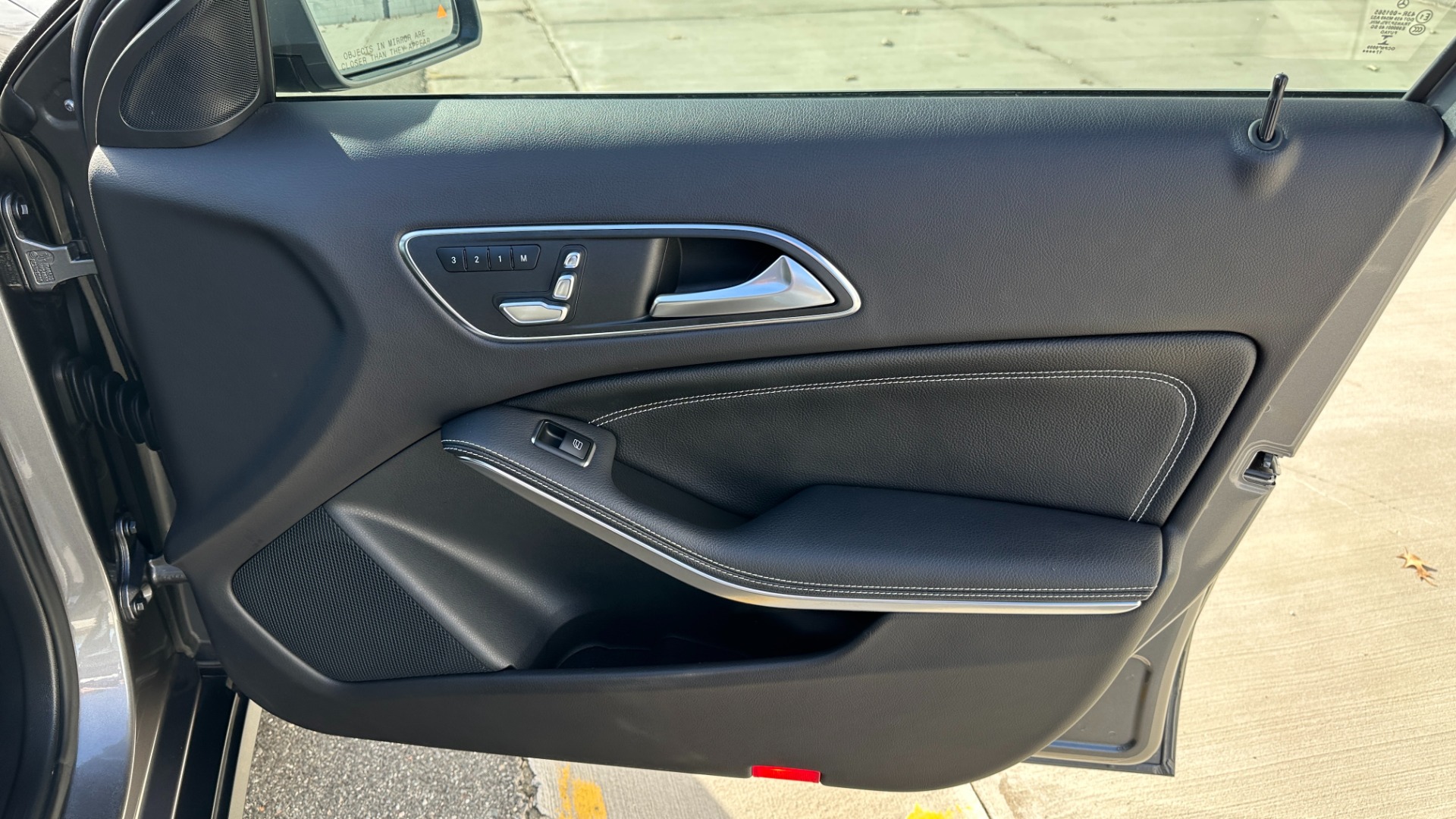Used 2018 Mercedes-Benz GLA GLA 250 / PANORAMIC SUNROOF / BLIND SPOT ASSIST / HEATED FRONT SEATS for sale Sold at Formula Imports in Charlotte NC 28227 29