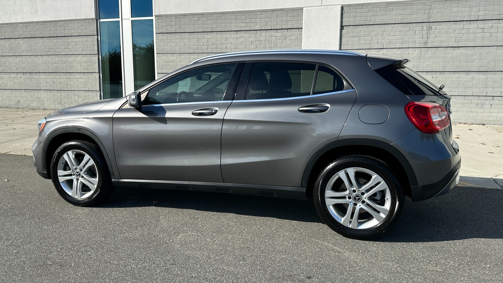 Used 2018 Mercedes-Benz GLA GLA 250 / PANORAMIC SUNROOF / BLIND SPOT ASSIST / HEATED FRONT SEATS for sale $27,999 at Formula Imports in Charlotte NC 28227 3
