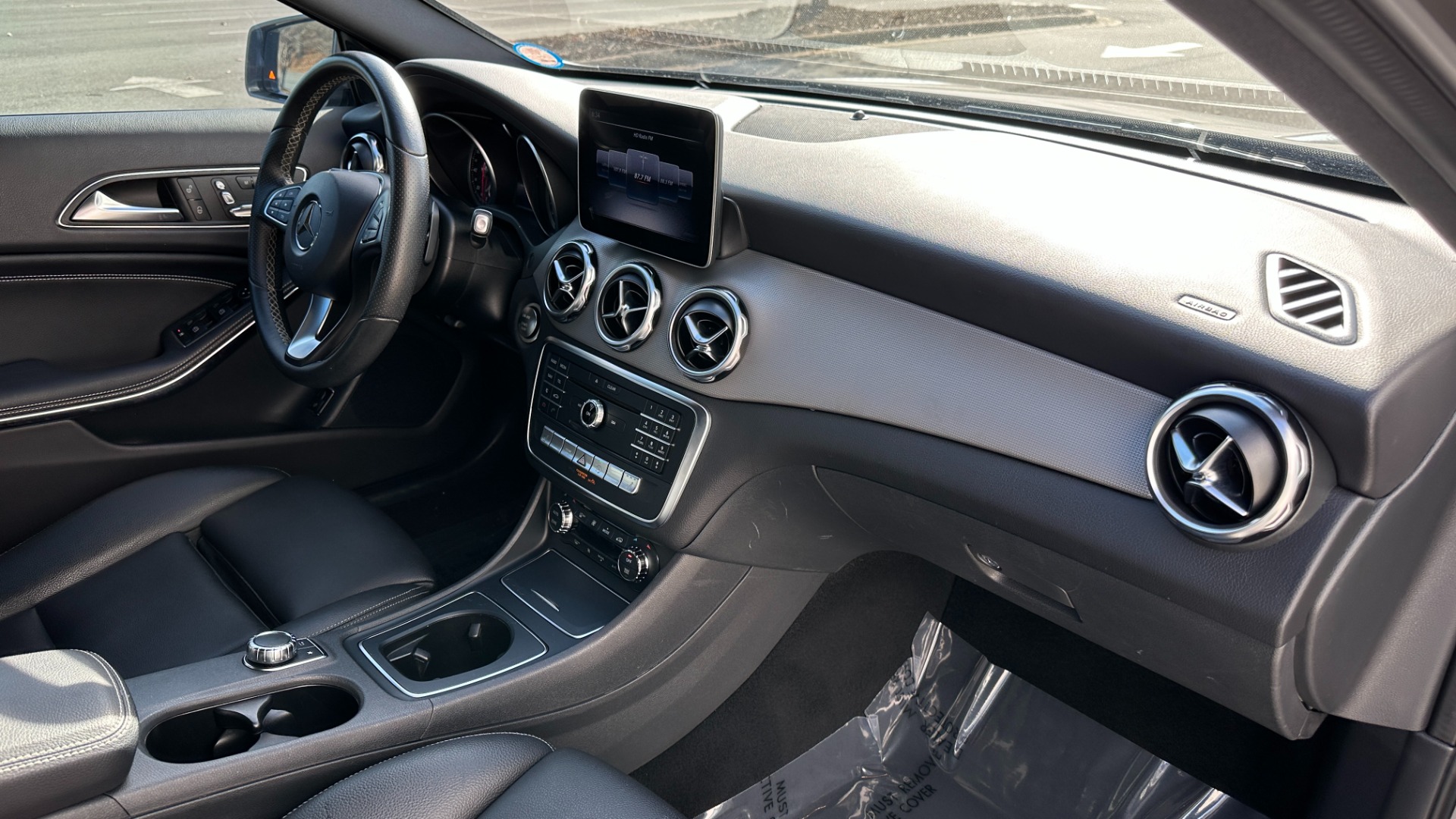 Used 2018 Mercedes-Benz GLA GLA 250 / PANORAMIC SUNROOF / BLIND SPOT ASSIST / HEATED FRONT SEATS for sale $27,999 at Formula Imports in Charlotte NC 28227 30