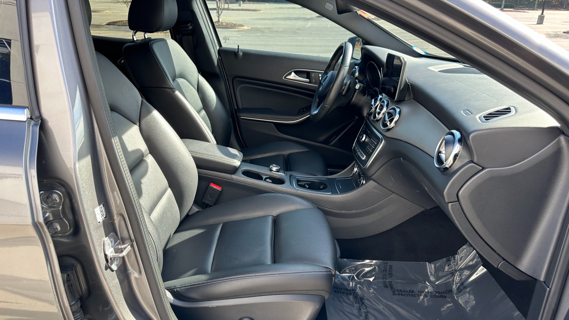 Used 2018 Mercedes-Benz GLA GLA 250 / PANORAMIC SUNROOF / BLIND SPOT ASSIST / HEATED FRONT SEATS for sale $27,999 at Formula Imports in Charlotte NC 28227 31