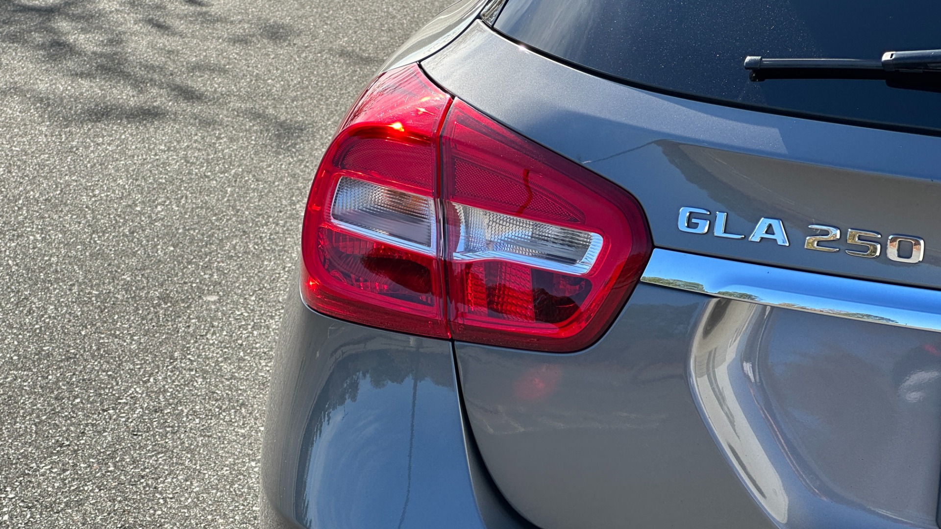 Used 2018 Mercedes-Benz GLA GLA 250 / PANORAMIC SUNROOF / BLIND SPOT ASSIST / HEATED FRONT SEATS for sale $27,999 at Formula Imports in Charlotte NC 28227 37