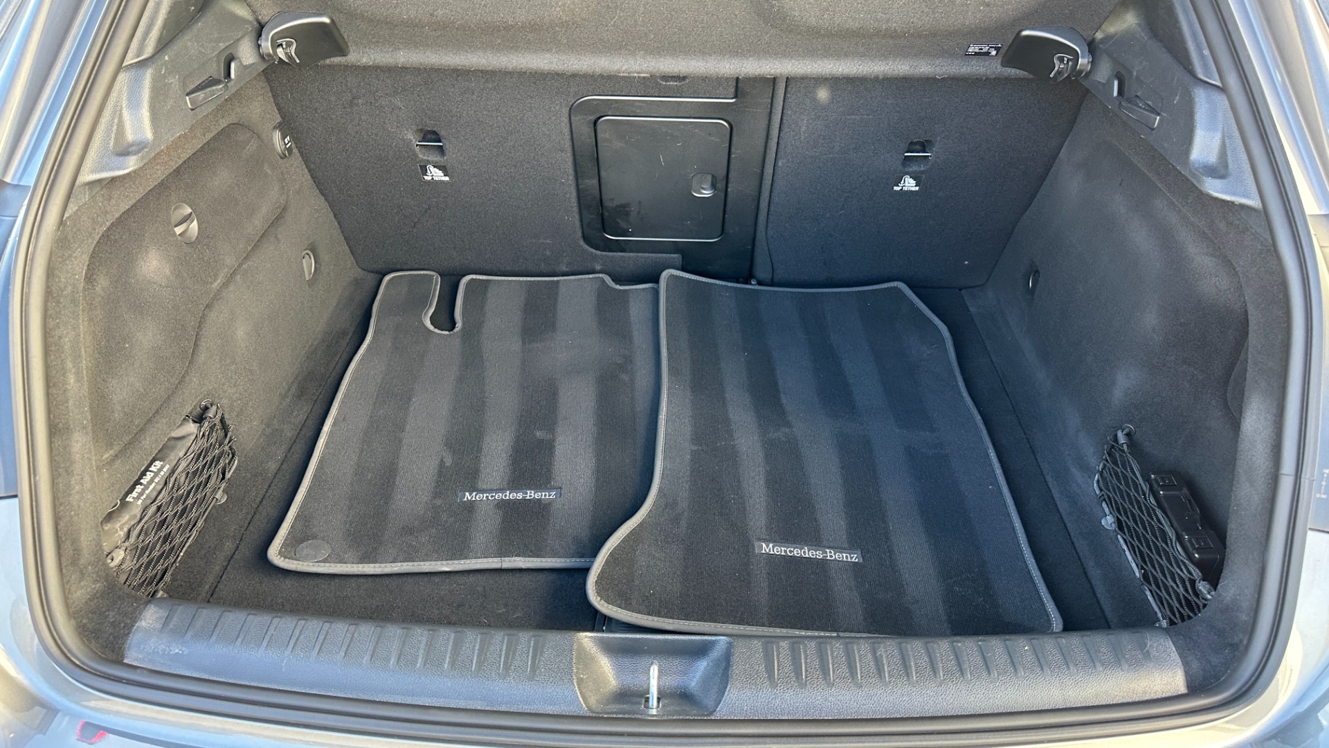 Used 2018 Mercedes-Benz GLA GLA 250 / PANORAMIC SUNROOF / BLIND SPOT ASSIST / HEATED FRONT SEATS for sale $27,999 at Formula Imports in Charlotte NC 28227 40