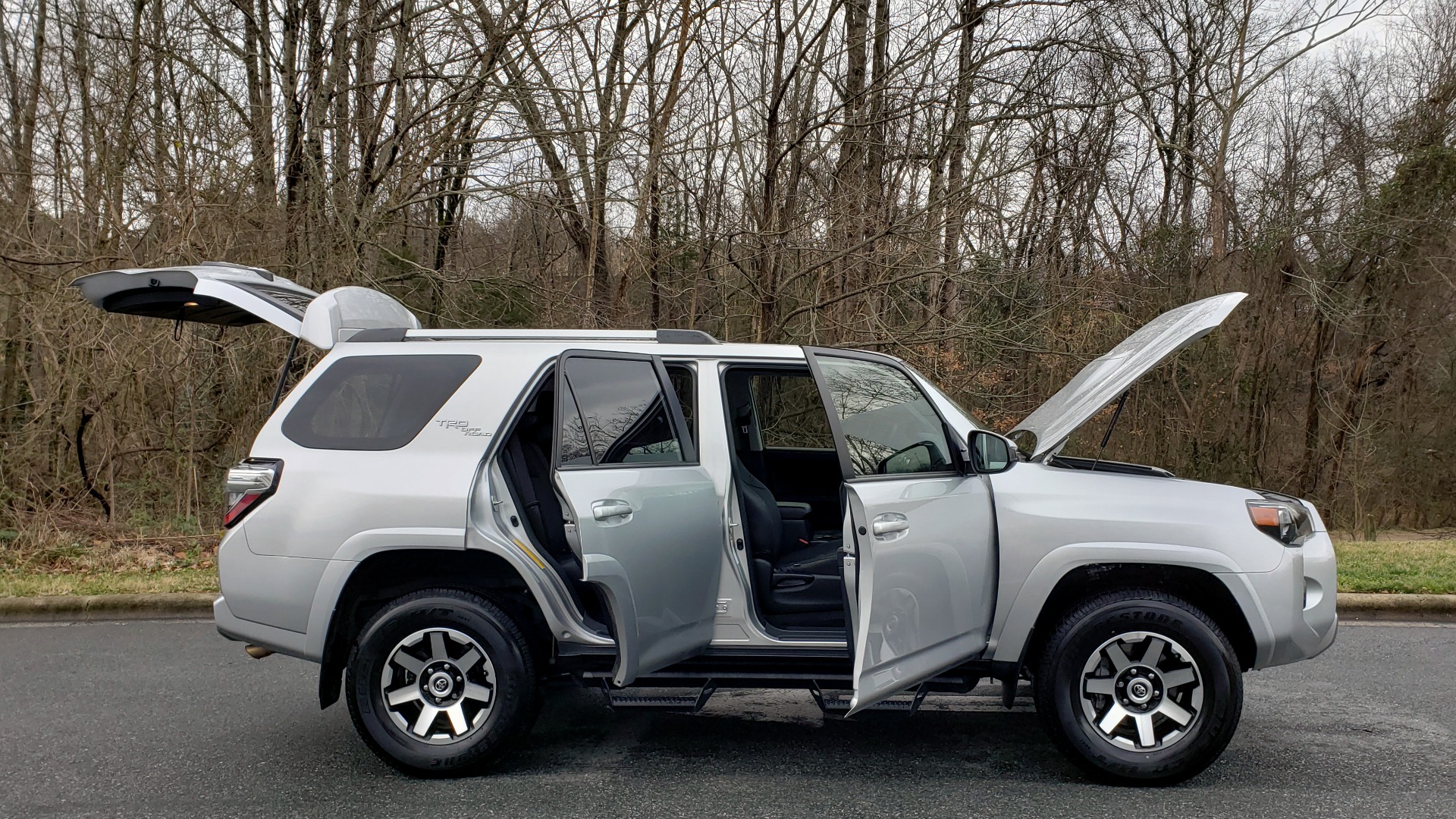 Used 2018 Toyota 4RUNNER TRD OFF-ROAD 4X4 / V6 / AUTO / LEATHER / LOW MILES! for sale Sold at Formula Imports in Charlotte NC 28227 14