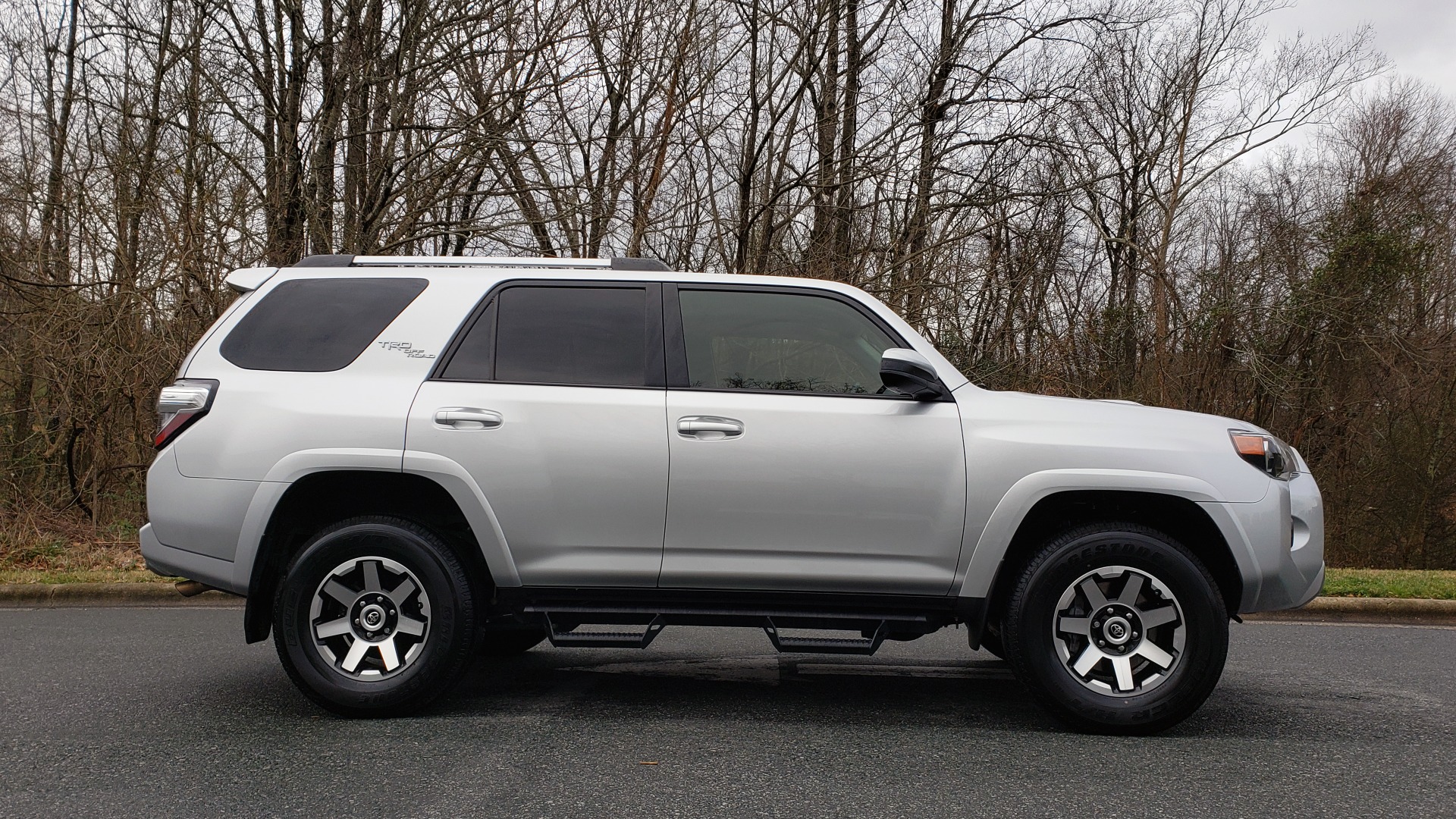 Used 2018 Toyota 4RUNNER TRD OFF-ROAD 4X4 / V6 / AUTO / LEATHER / LOW MILES! for sale Sold at Formula Imports in Charlotte NC 28227 5