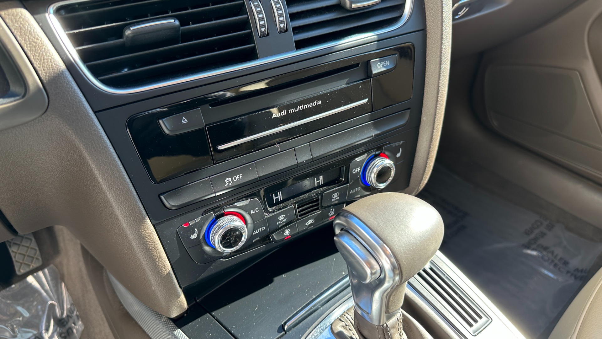 Used 2014 Audi A4 PREMIUM PLUS / NAVIGATION PLUS / BLINDSPOT ASSIST / LEATHER / SUNROOF for sale $19,298 at Formula Imports in Charlotte NC 28227 19