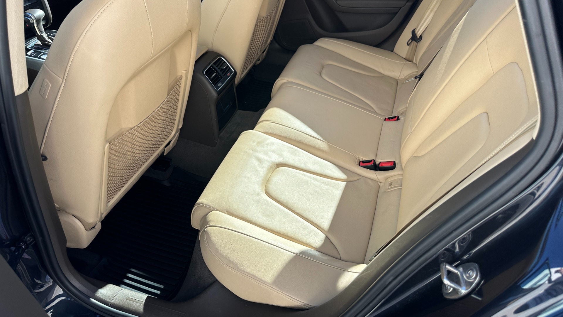 Used 2014 Audi A4 PREMIUM PLUS / NAVIGATION PLUS / BLINDSPOT ASSIST / LEATHER / SUNROOF for sale $19,298 at Formula Imports in Charlotte NC 28227 23