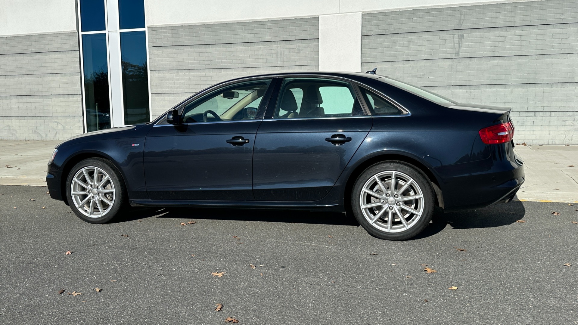 Used 2014 Audi A4 PREMIUM PLUS / NAVIGATION PLUS / BLINDSPOT ASSIST / LEATHER / SUNROOF for sale $21,900 at Formula Imports in Charlotte NC 28227 3