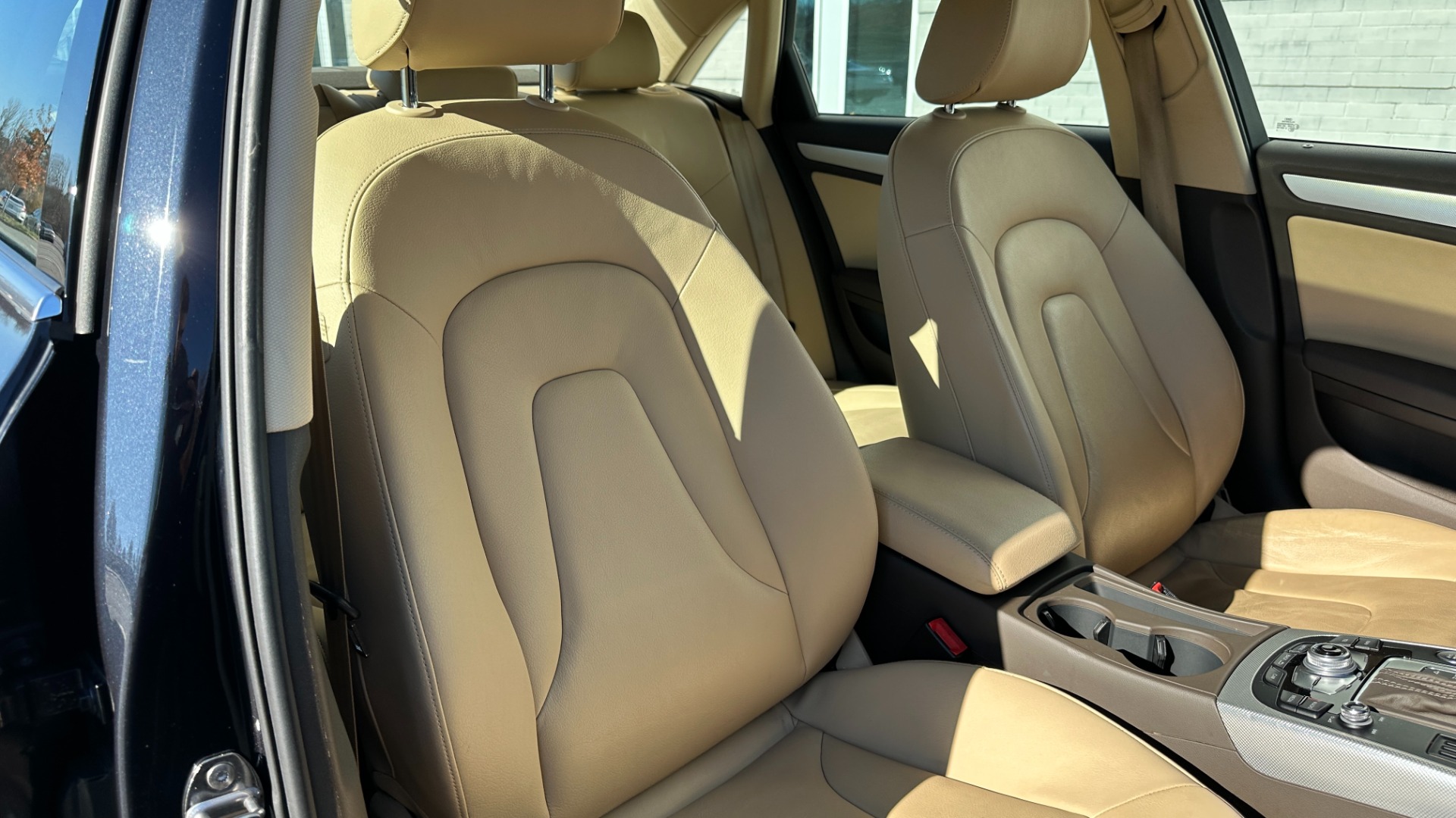 Used 2014 Audi A4 PREMIUM PLUS / NAVIGATION PLUS / BLINDSPOT ASSIST / LEATHER / SUNROOF for sale $19,298 at Formula Imports in Charlotte NC 28227 33