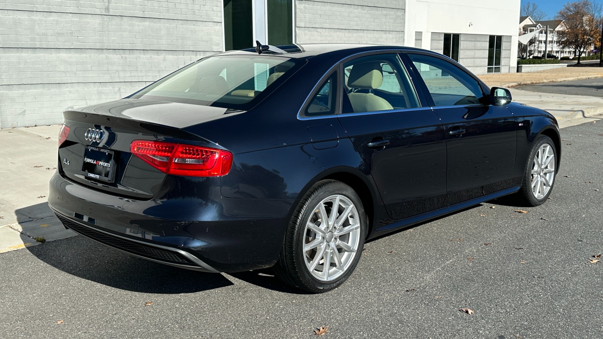Used 2014 Audi A4 PREMIUM PLUS / NAVIGATION PLUS / BLINDSPOT ASSIST / LEATHER / SUNROOF for sale $21,900 at Formula Imports in Charlotte NC 28227 5