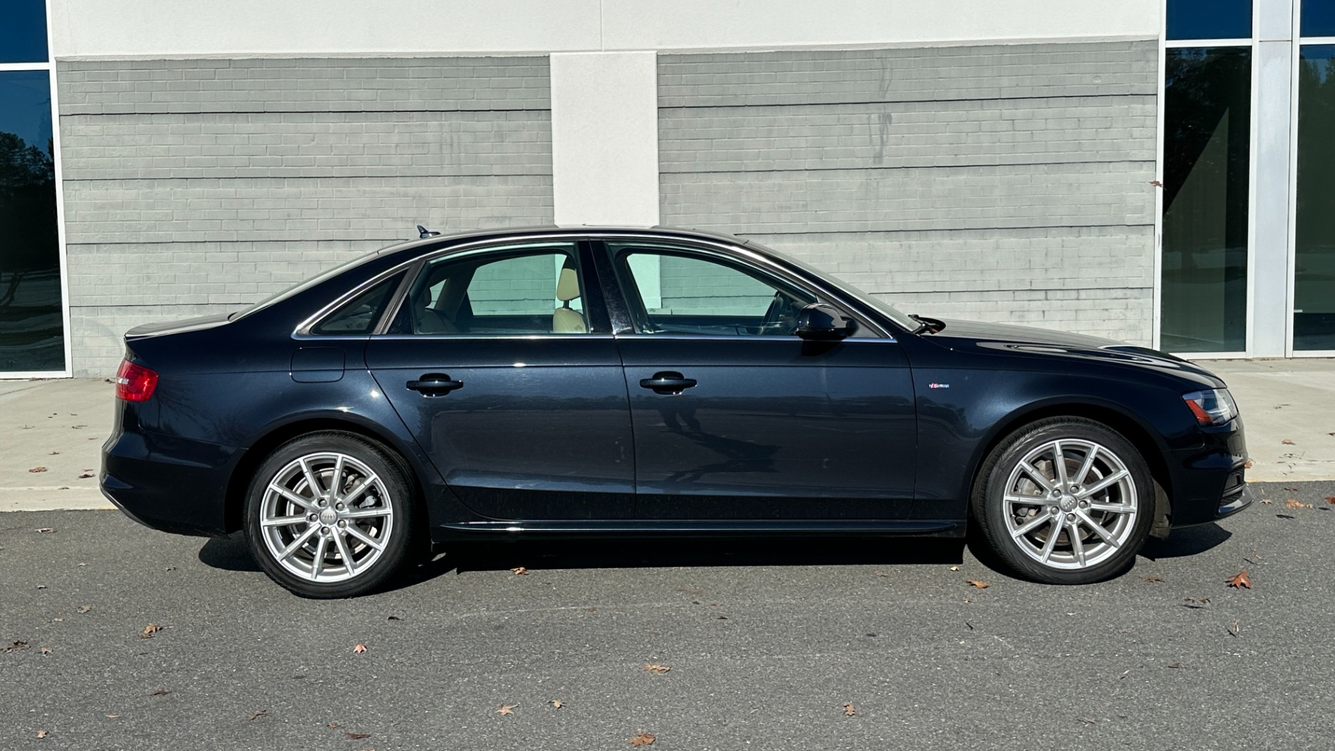 Used 2014 Audi A4 PREMIUM PLUS / NAVIGATION PLUS / BLINDSPOT ASSIST / LEATHER / SUNROOF for sale $19,298 at Formula Imports in Charlotte NC 28227 6