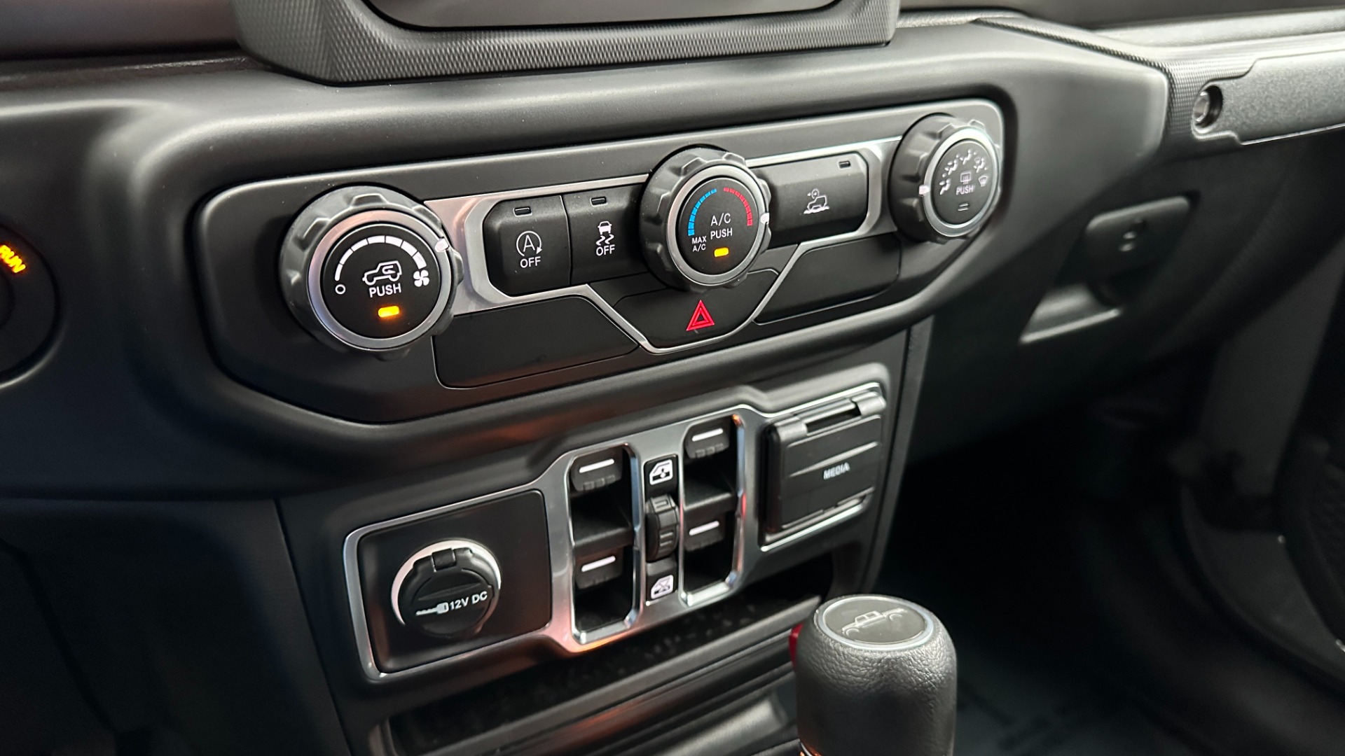 Used 2020 Jeep Gladiator Sport S / FUEL WHEELS / LED LIGHTS / S PACKAGE / BLACKOUT TRIM for sale $40,995 at Formula Imports in Charlotte NC 28227 16