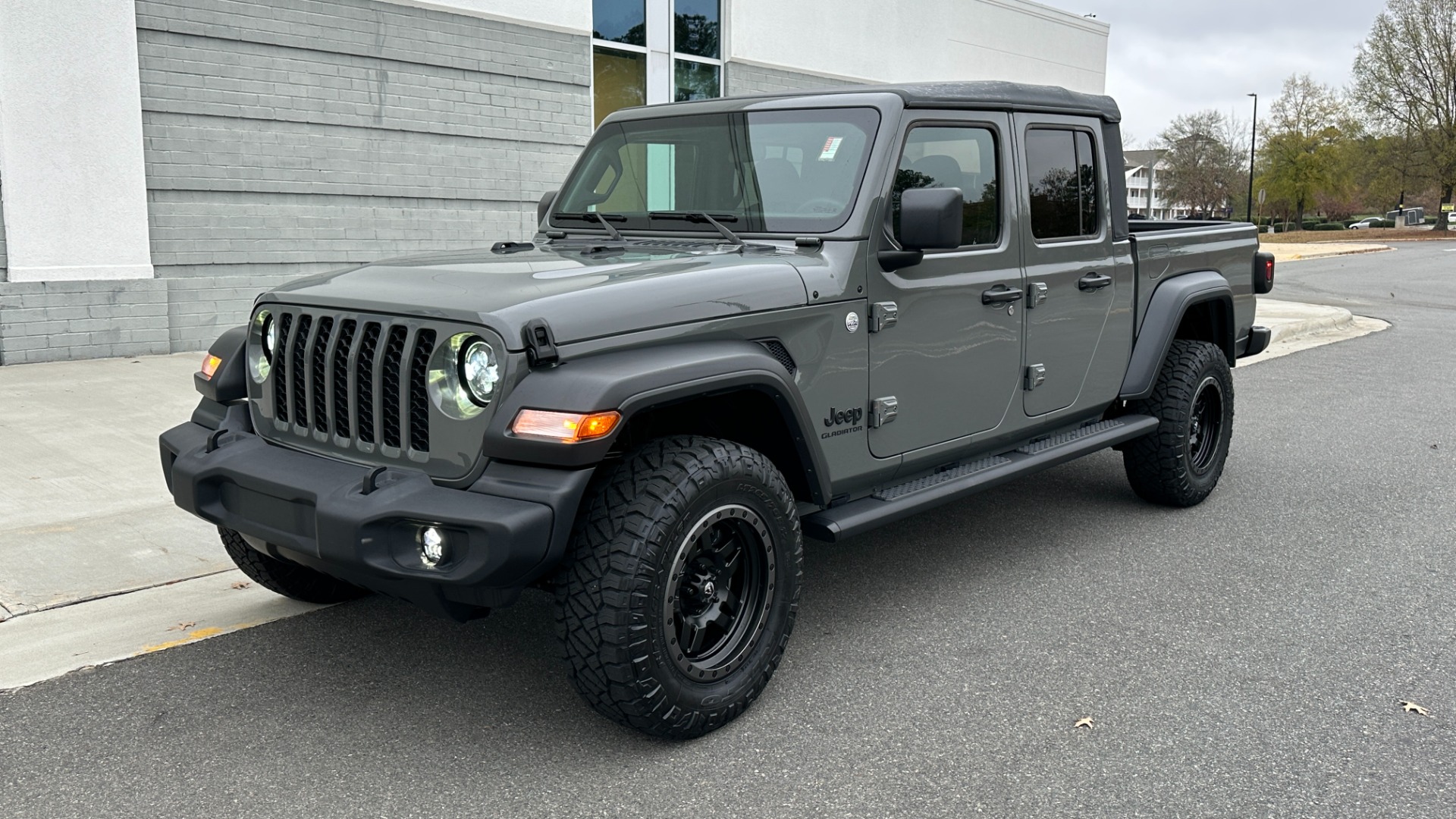 Used 2020 Jeep Gladiator Sport S / FUEL WHEELS / LED LIGHTS / S PACKAGE / BLACKOUT TRIM for sale $40,995 at Formula Imports in Charlotte NC 28227 2