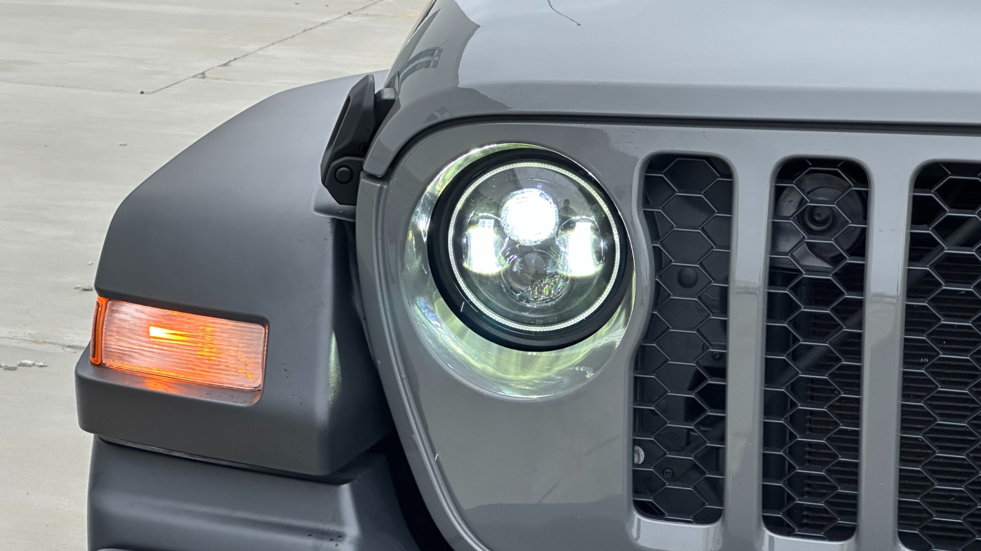 Used 2020 Jeep Gladiator Sport S / FUEL WHEELS / LED LIGHTS / S PACKAGE / BLACKOUT TRIM for sale $40,995 at Formula Imports in Charlotte NC 28227 34