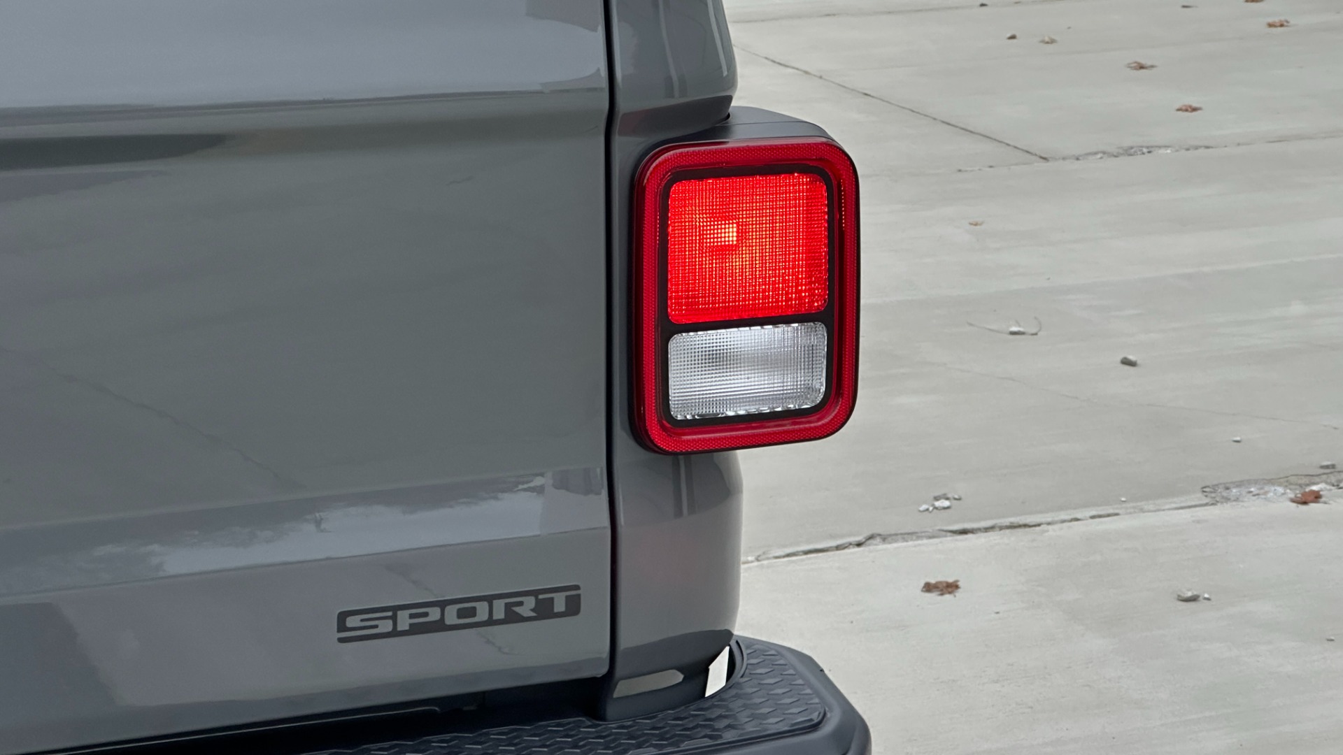 Used 2020 Jeep Gladiator Sport S / FUEL WHEELS / LED LIGHTS / S PACKAGE / BLACKOUT TRIM for sale $40,995 at Formula Imports in Charlotte NC 28227 37
