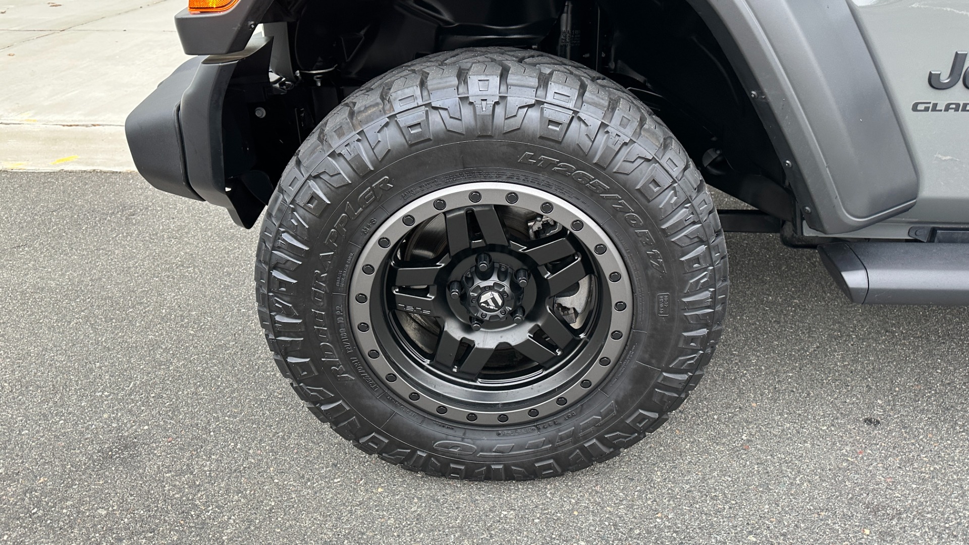 Used 2020 Jeep Gladiator Sport S / FUEL WHEELS / LED LIGHTS / S PACKAGE / BLACKOUT TRIM for sale $40,995 at Formula Imports in Charlotte NC 28227 41