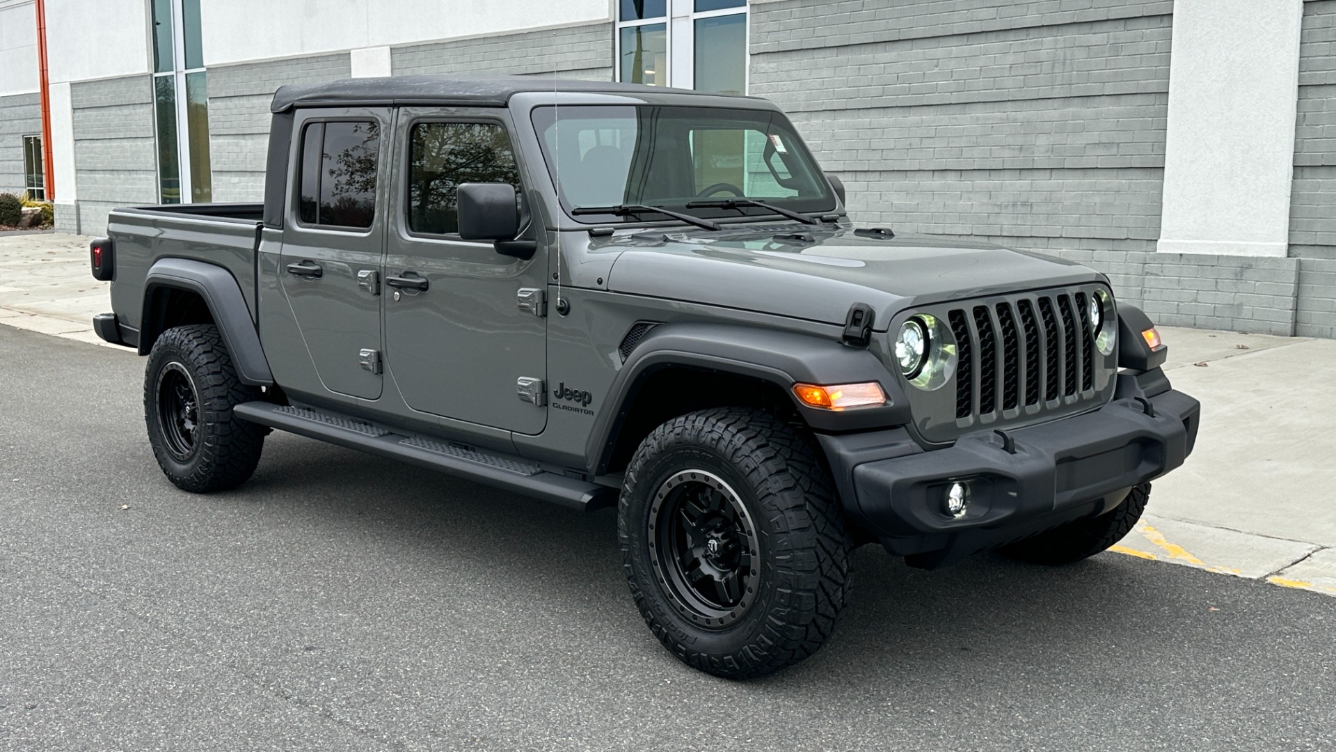 Used 2020 Jeep Gladiator Sport S / FUEL WHEELS / LED LIGHTS / S PACKAGE / BLACKOUT TRIM for sale $40,995 at Formula Imports in Charlotte NC 28227 8