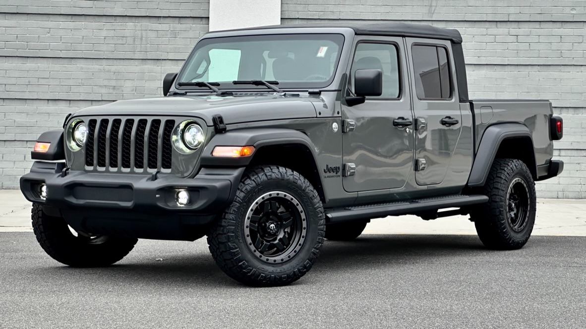 Used 2020 Jeep Gladiator Sport S / FUEL WHEELS / LED LIGHTS / S PACKAGE / BLACKOUT TRIM for sale $40,995 at Formula Imports in Charlotte NC 28227 1
