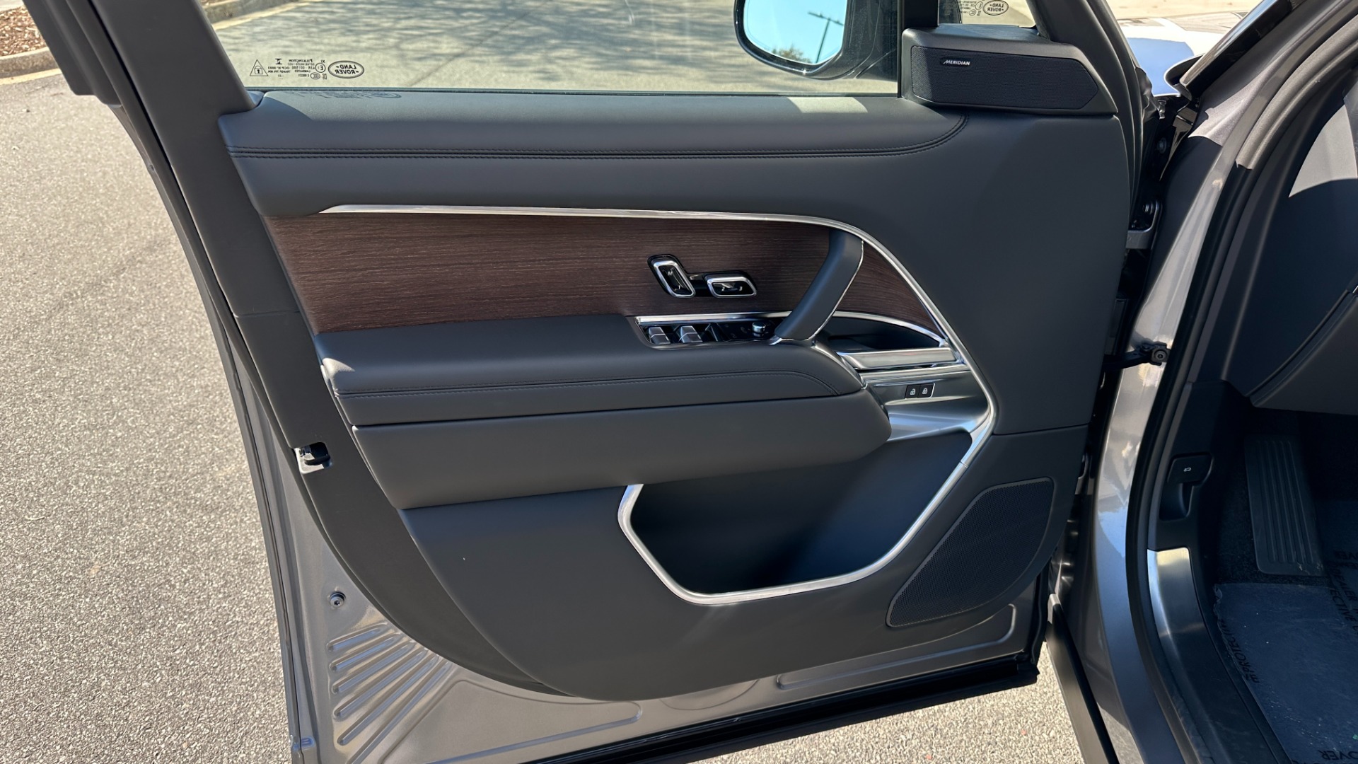 Used 2023 Land Rover Range Rover SE / PREMIUM INTERIOR / 22IN WHEELS / 20 WAY SEATS / FULL SIZE SPARE for sale $159,998 at Formula Imports in Charlotte NC 28227 10