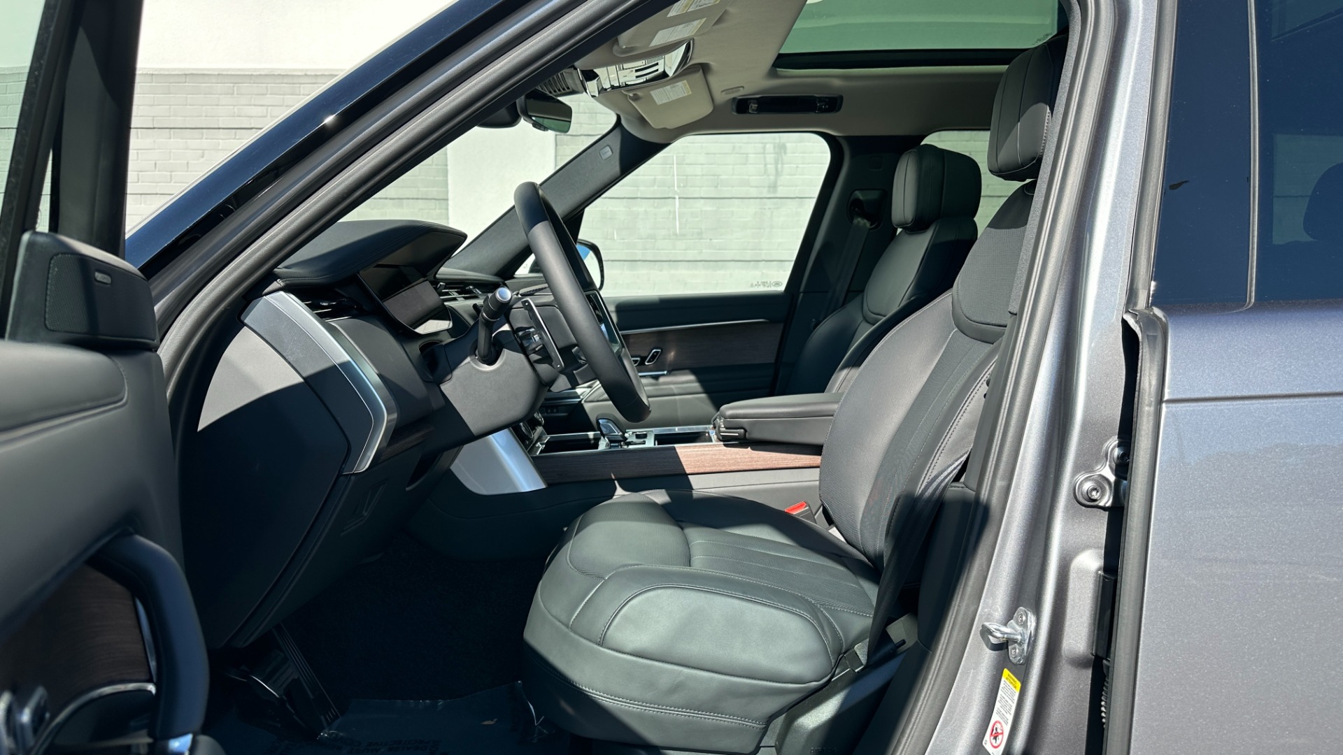 Used 2023 Land Rover Range Rover SE / PREMIUM INTERIOR / 22IN WHEELS / 20 WAY SEATS / FULL SIZE SPARE for sale Sold at Formula Imports in Charlotte NC 28227 12