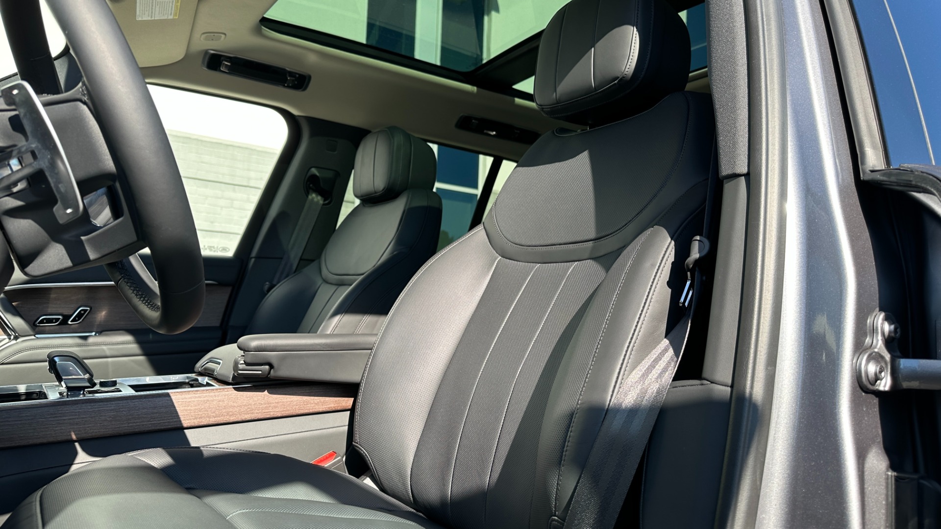 Used 2023 Land Rover Range Rover SE / PREMIUM INTERIOR / 22IN WHEELS / 20 WAY SEATS / FULL SIZE SPARE for sale Sold at Formula Imports in Charlotte NC 28227 13