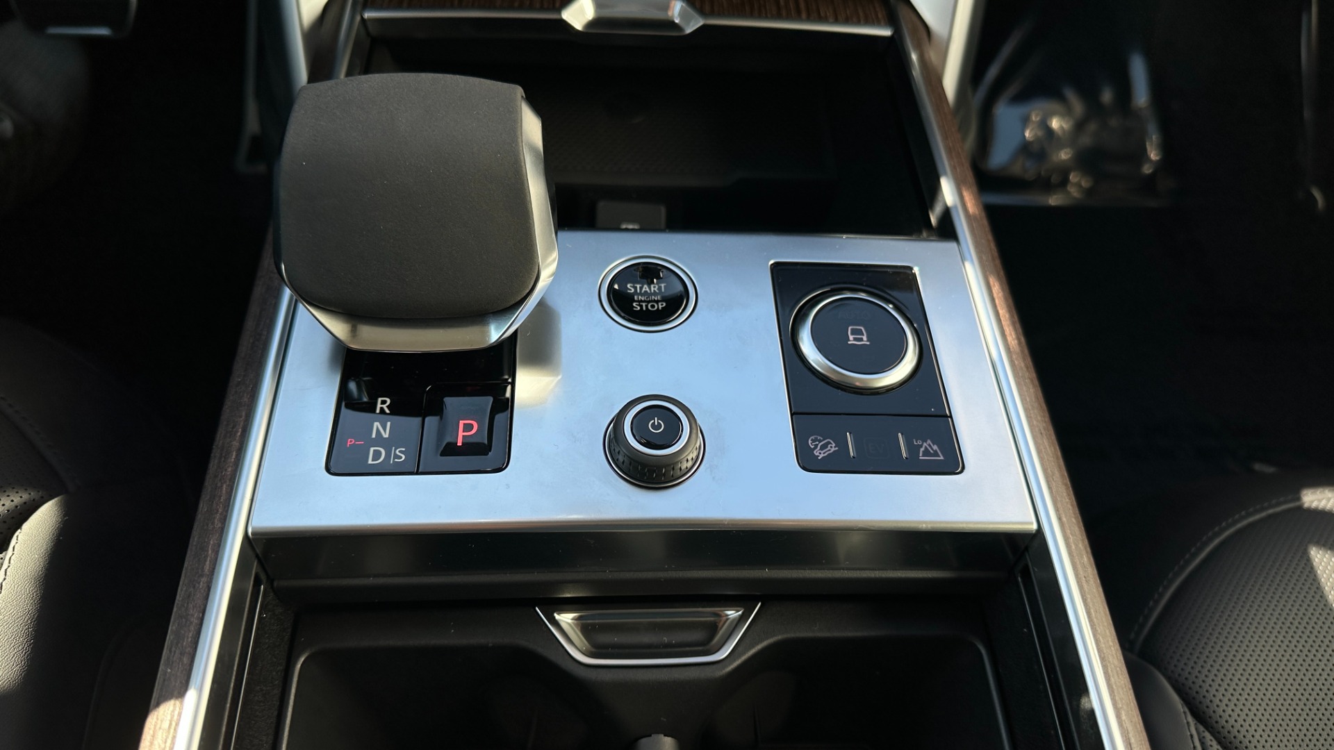 Used 2023 Land Rover Range Rover SE / PREMIUM INTERIOR / 22IN WHEELS / 20 WAY SEATS / FULL SIZE SPARE for sale Sold at Formula Imports in Charlotte NC 28227 19