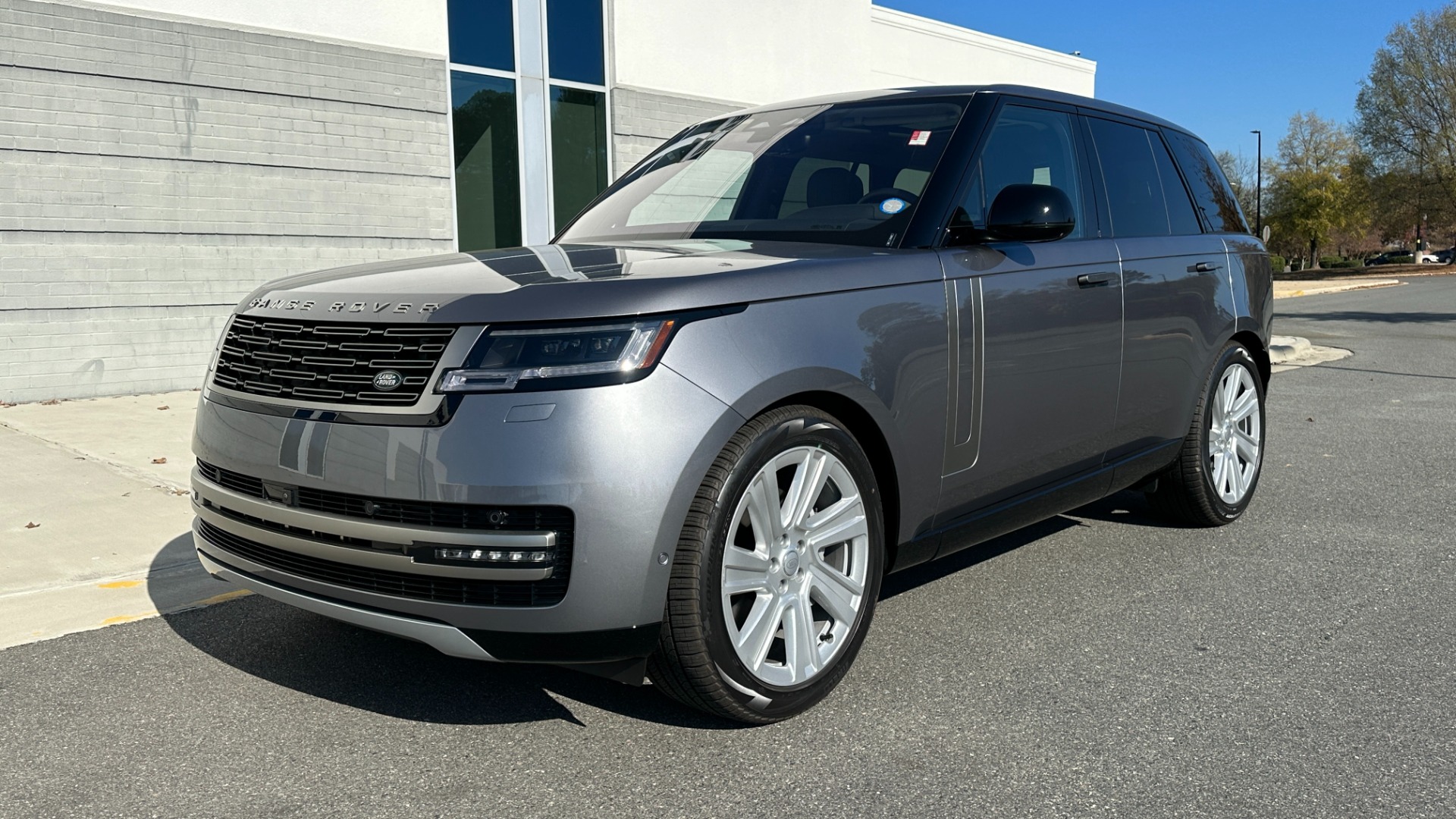 Used 2023 Land Rover Range Rover SE / PREMIUM INTERIOR / 22IN WHEELS / 20 WAY SEATS / FULL SIZE SPARE for sale Sold at Formula Imports in Charlotte NC 28227 2
