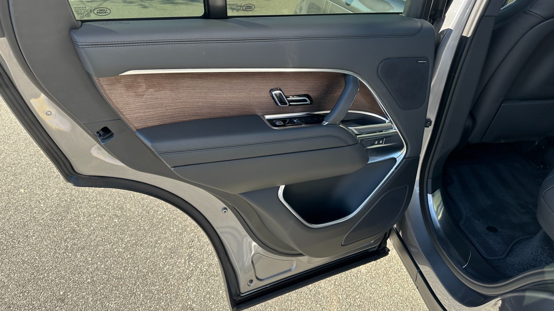 Used 2023 Land Rover Range Rover SE / PREMIUM INTERIOR / 22IN WHEELS / 20 WAY SEATS / FULL SIZE SPARE for sale Sold at Formula Imports in Charlotte NC 28227 21