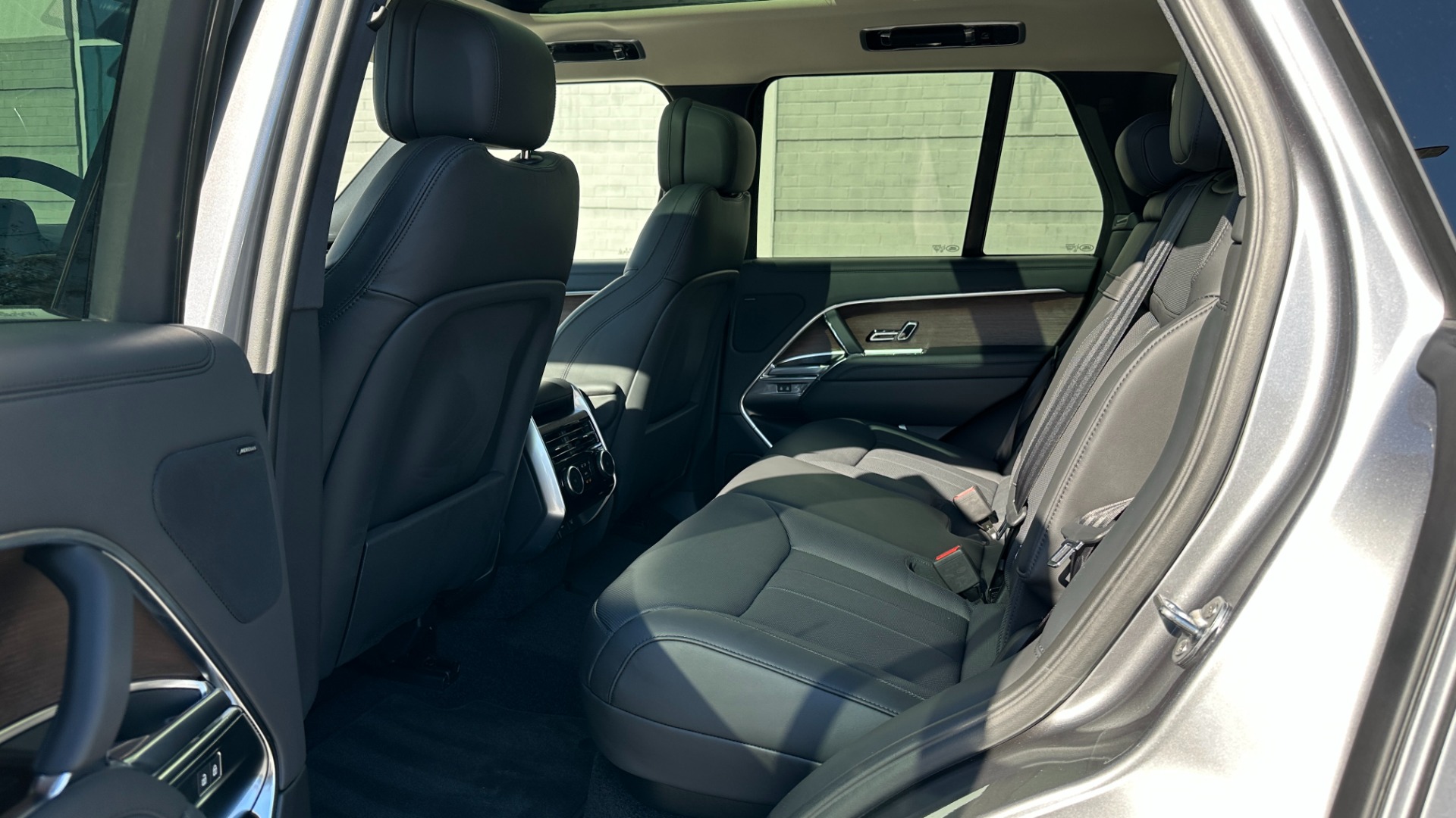 Used 2023 Land Rover Range Rover SE / PREMIUM INTERIOR / 22IN WHEELS / 20 WAY SEATS / FULL SIZE SPARE for sale Sold at Formula Imports in Charlotte NC 28227 22
