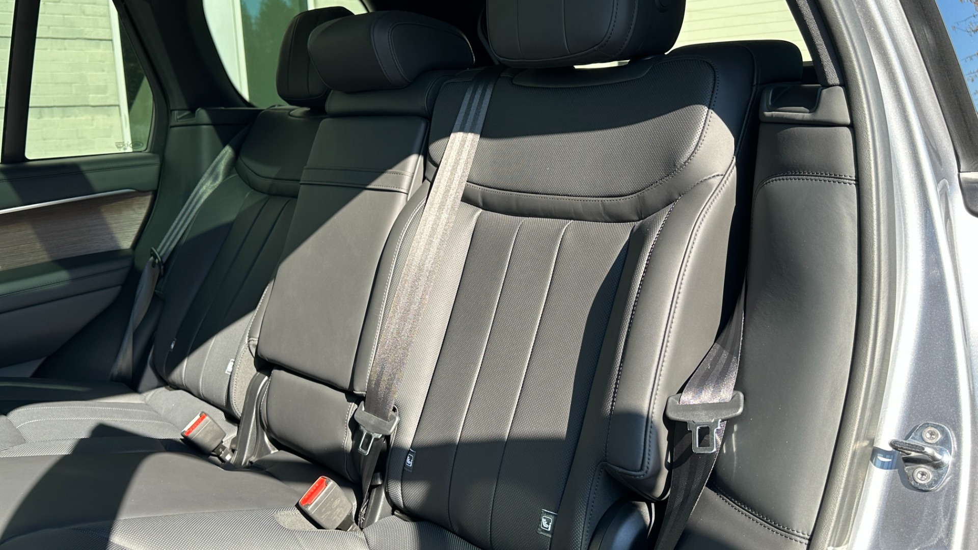 Used 2023 Land Rover Range Rover SE / PREMIUM INTERIOR / 22IN WHEELS / 20 WAY SEATS / FULL SIZE SPARE for sale Sold at Formula Imports in Charlotte NC 28227 23